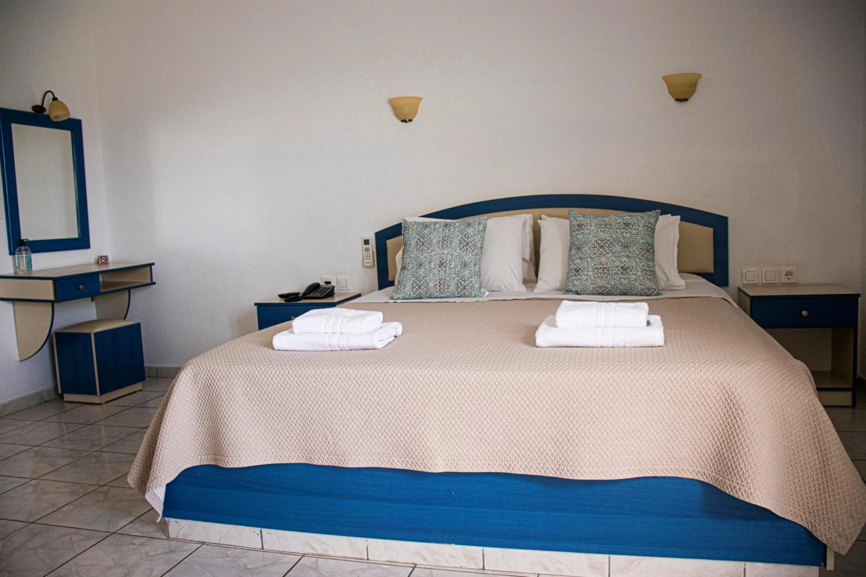 Bed in Castri Village Hotel