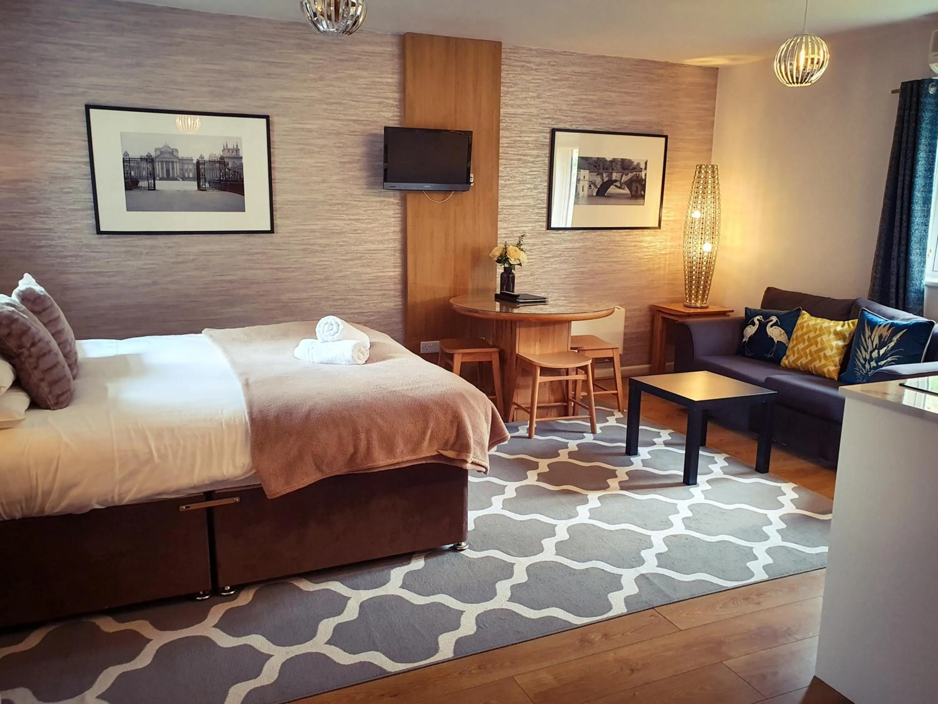 Bedroom, Bed in The Churchill Court