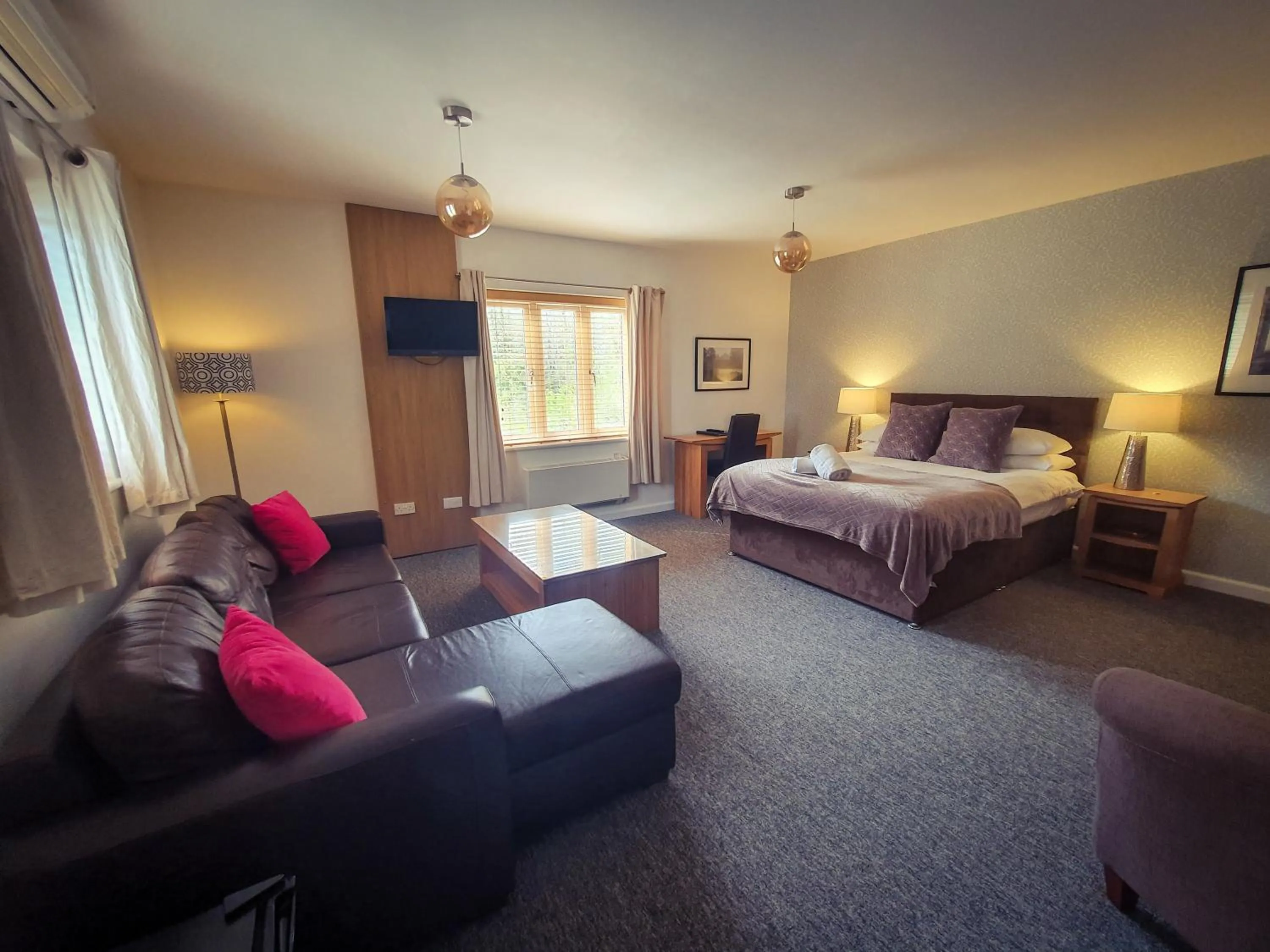 Bedroom, Bed in The Churchill Court