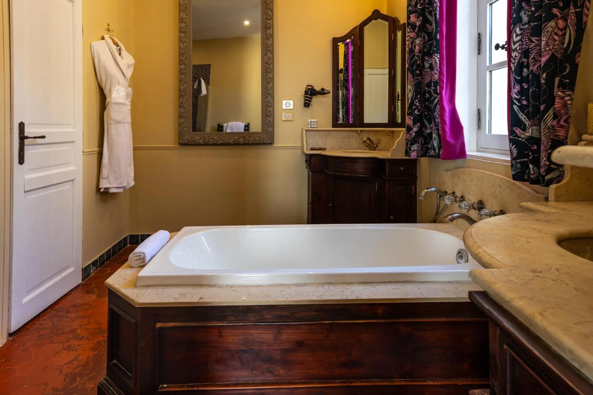 Bathroom in Le Clos Violette et Le 11 D'Aglaé - Appart' Hôtel de Charme Design de Luxe