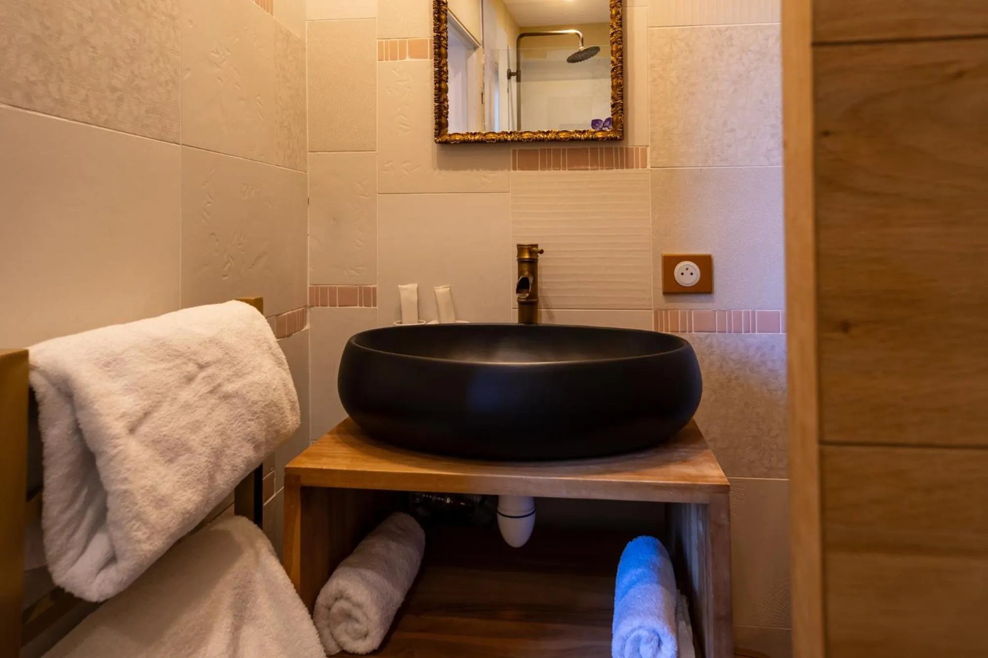 Bathroom in Le Clos Violette et Le 11 D'Aglaé - Appart' Hôtel de Charme Design de Luxe