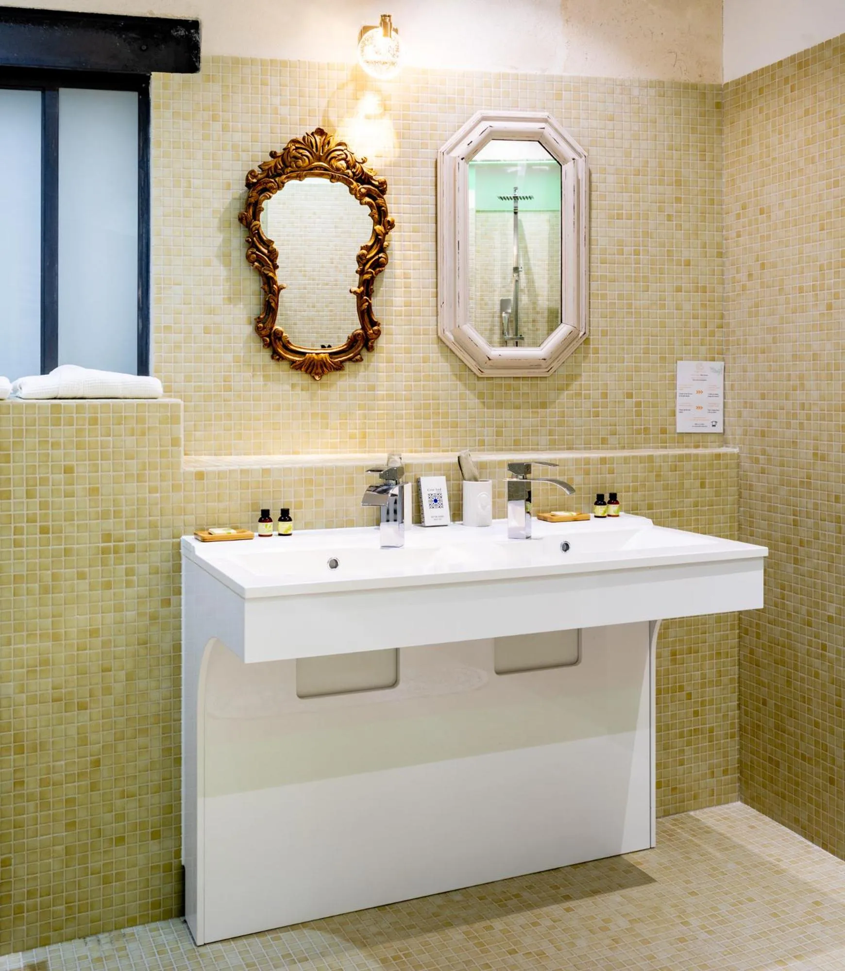 Bathroom in Le Clos Violette et Le 11 D'Aglaé - Appart' Hôtel de Charme Design de Luxe