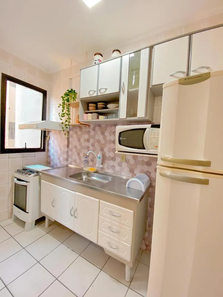 Kitchen or kitchenette in Apto lindo e aconchegante com piscina 202A