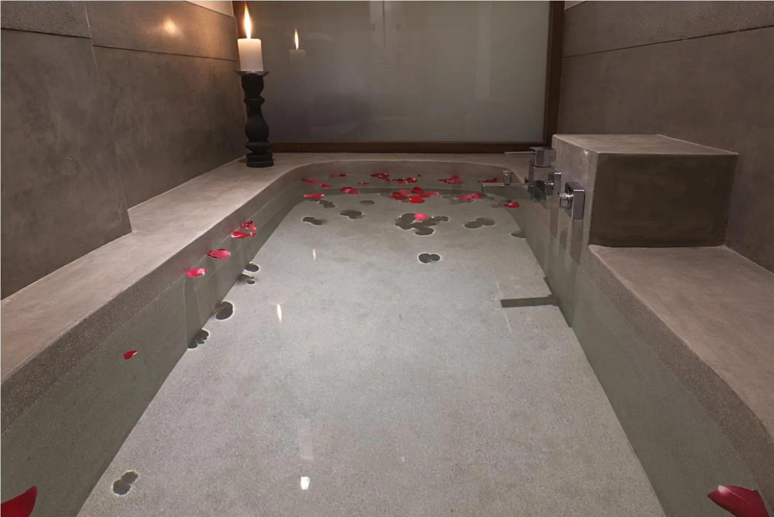 Hot Tub in Colombo Court Hotel & Spa