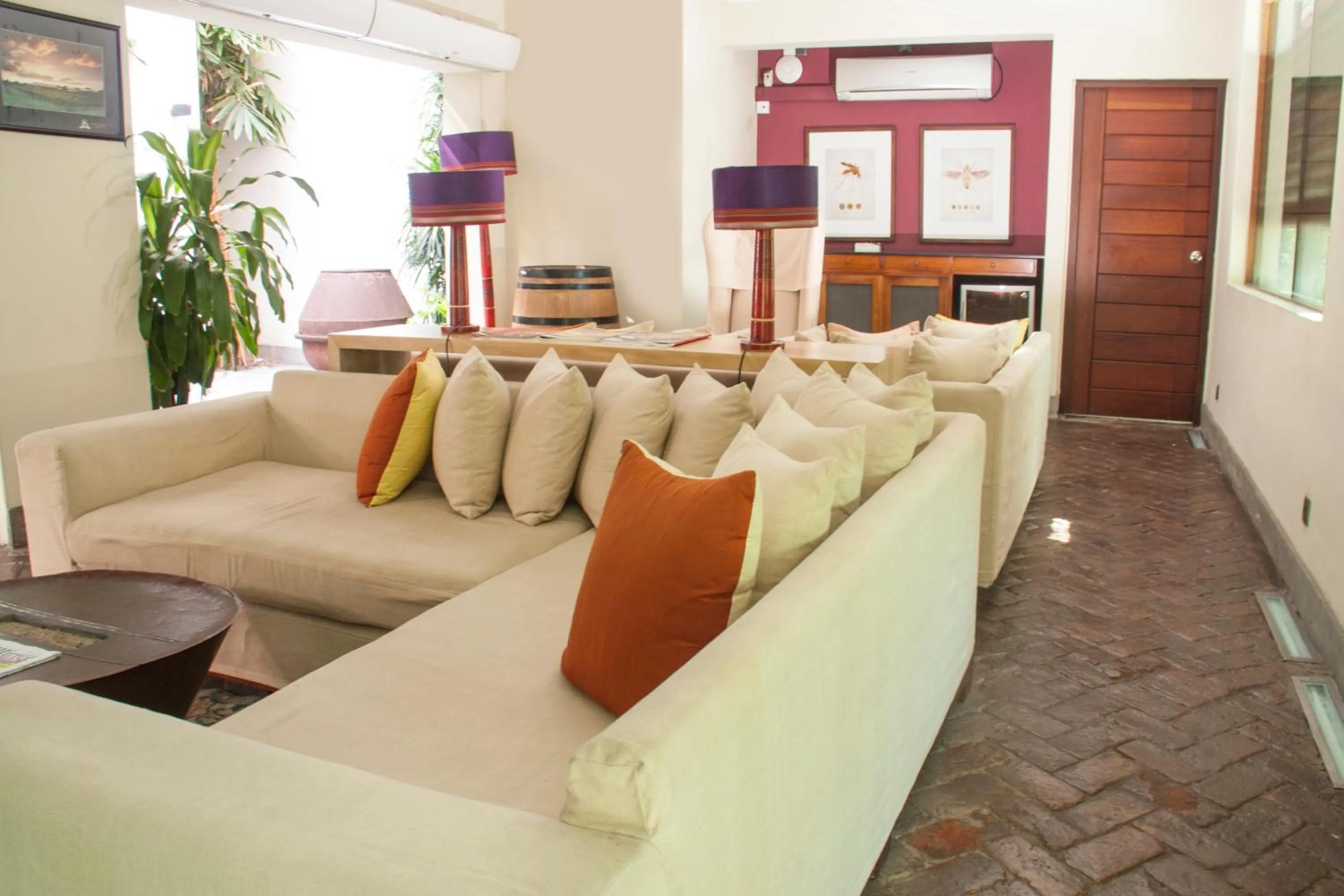 Lounge or bar in Colombo Court Hotel & Spa