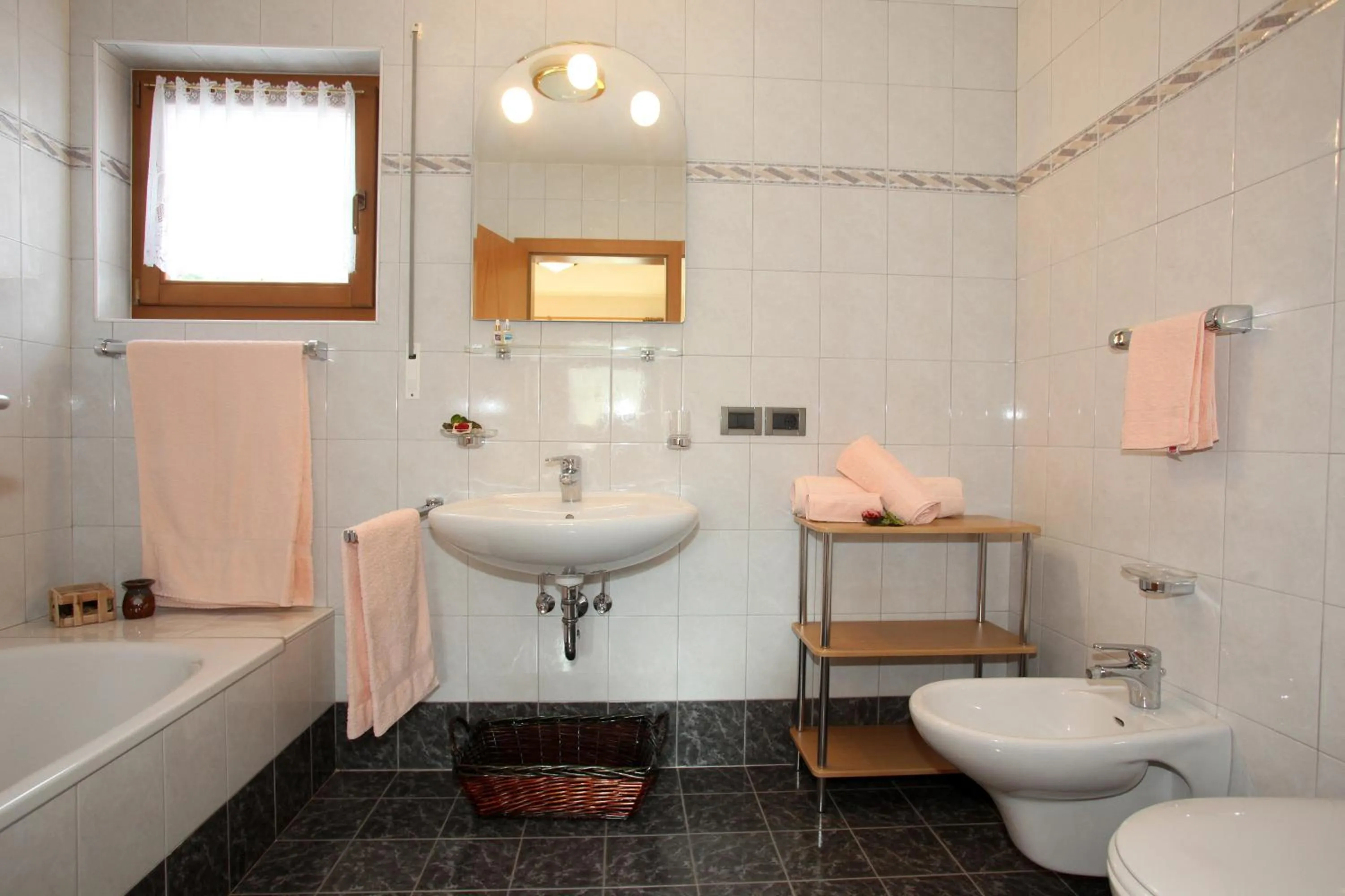 Toilet in Ciasa Rudiferia Appartamenti in Alta Badia