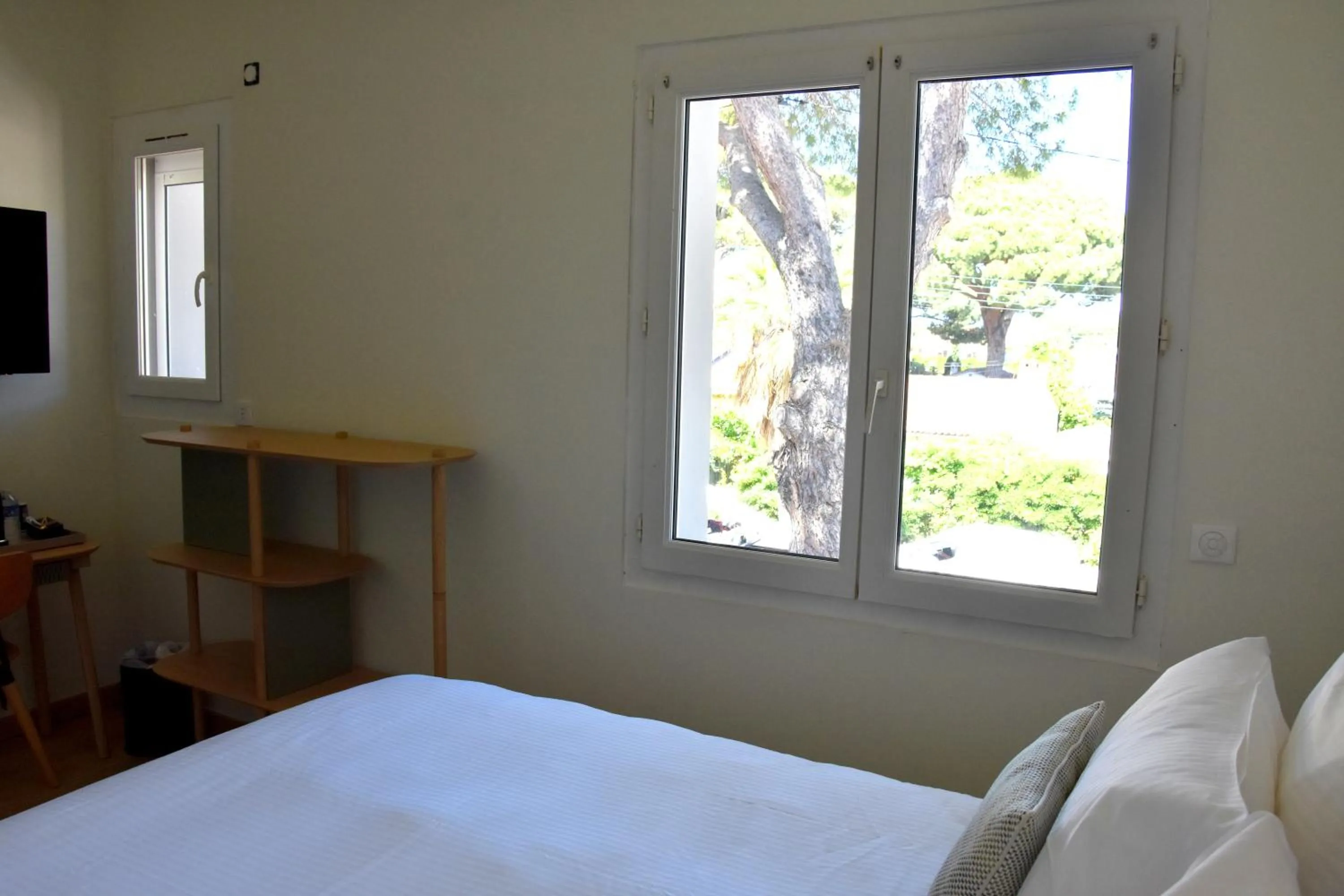 Bed in LOGIS Hotel Restaurant Le KALLISTE