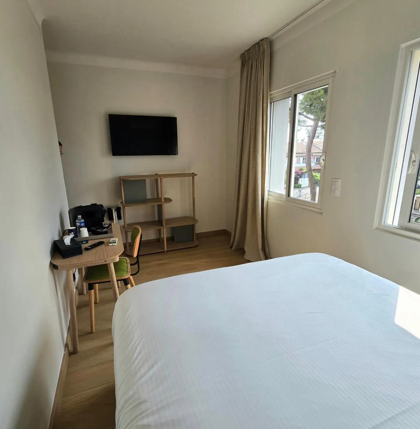 Bed in LOGIS Hotel Restaurant Le KALLISTE