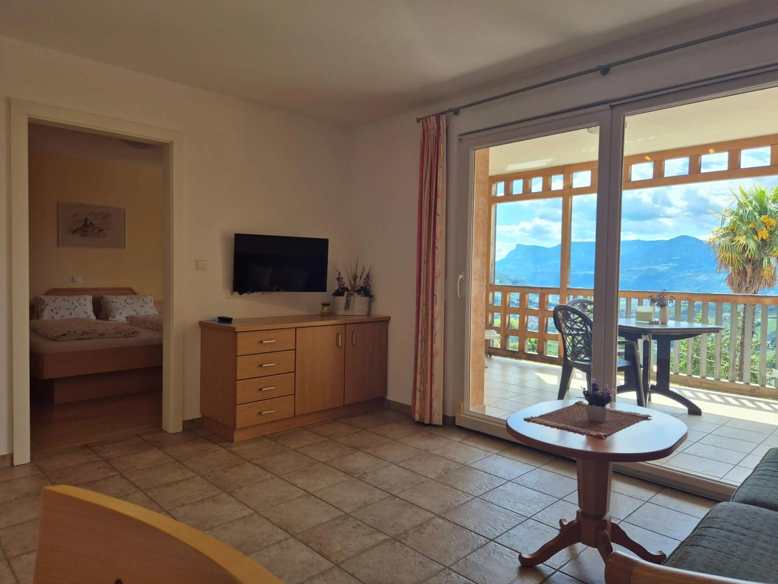 Living room, Bed in Appartementhaus Am Waalweg
