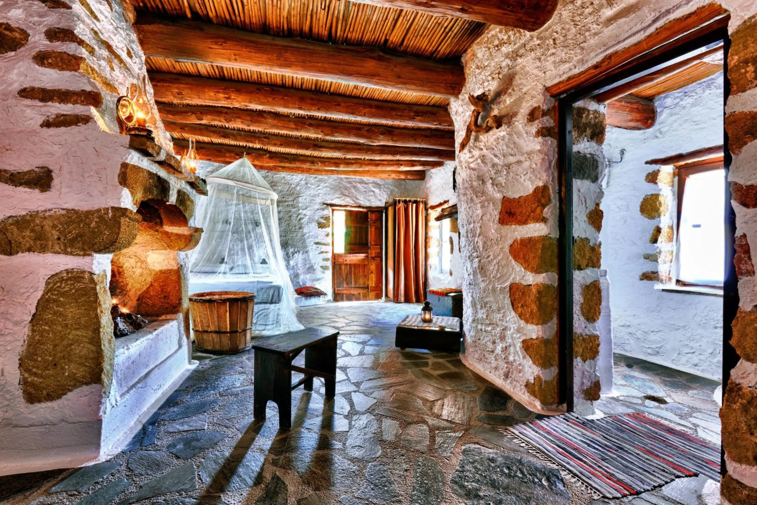 Photo of the whole room in Aspros Potamos