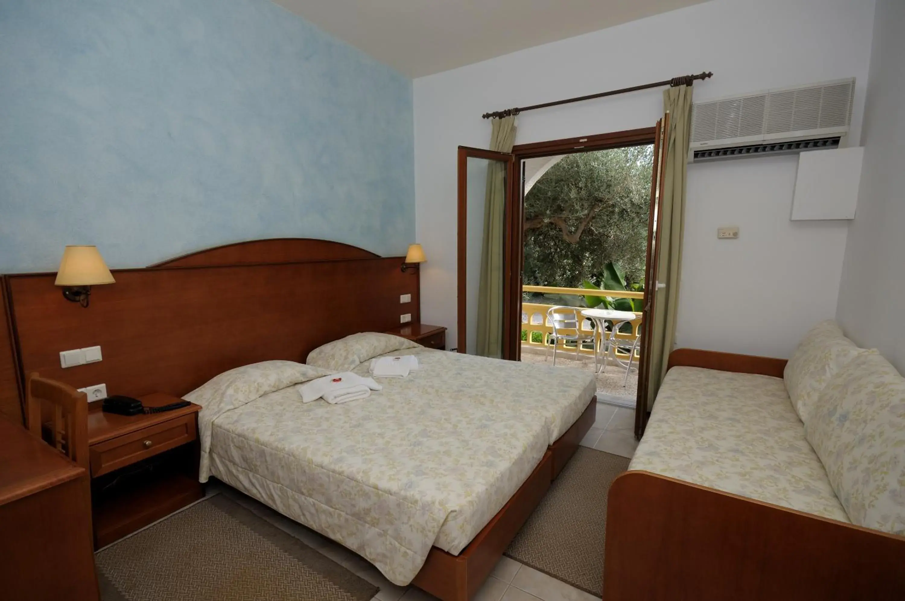 Triple Room in Hotel Marina Village Triple Room in Hotel Marina Village