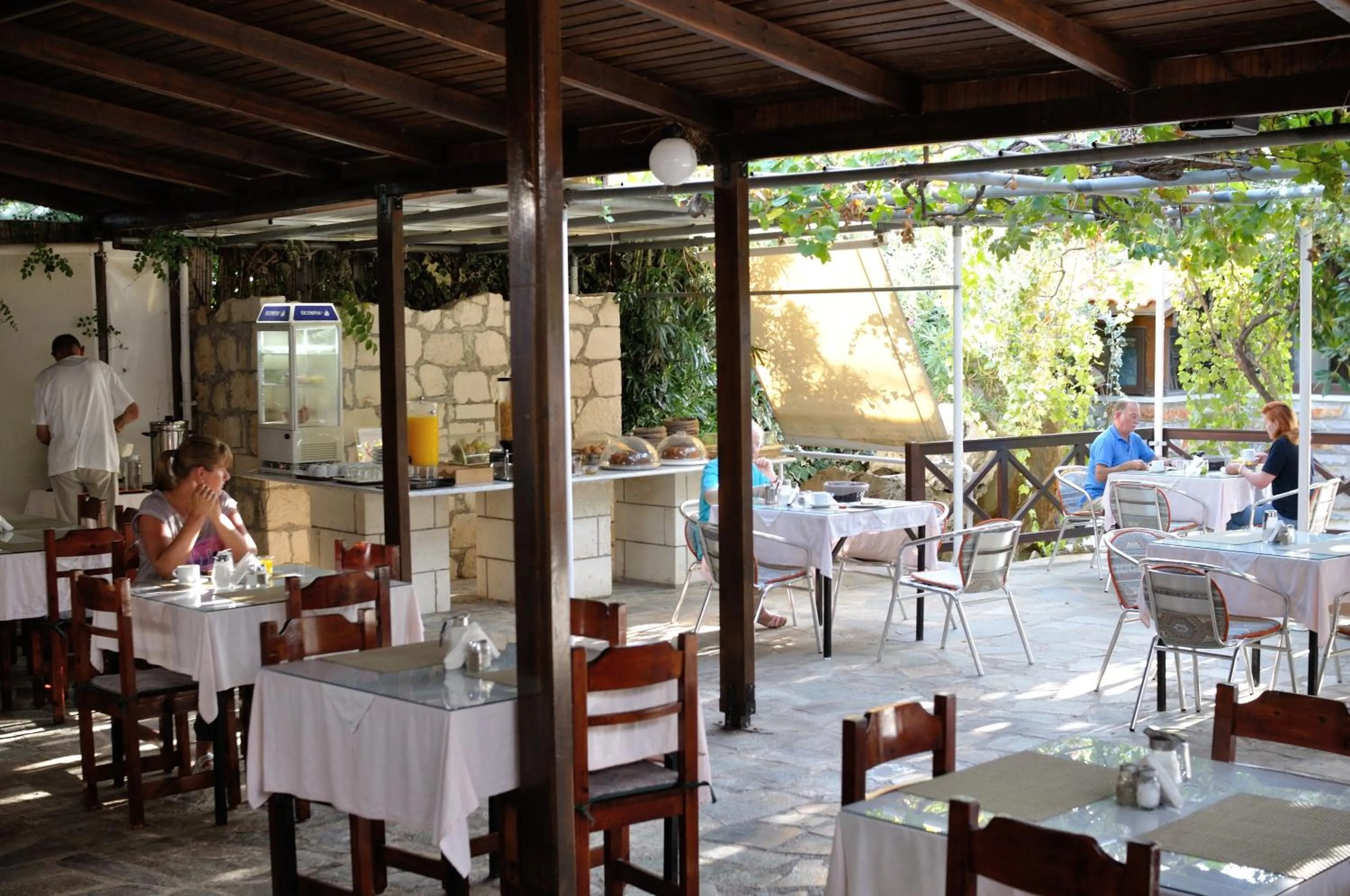 Restaurant/places to eat in Hotel Marina Village