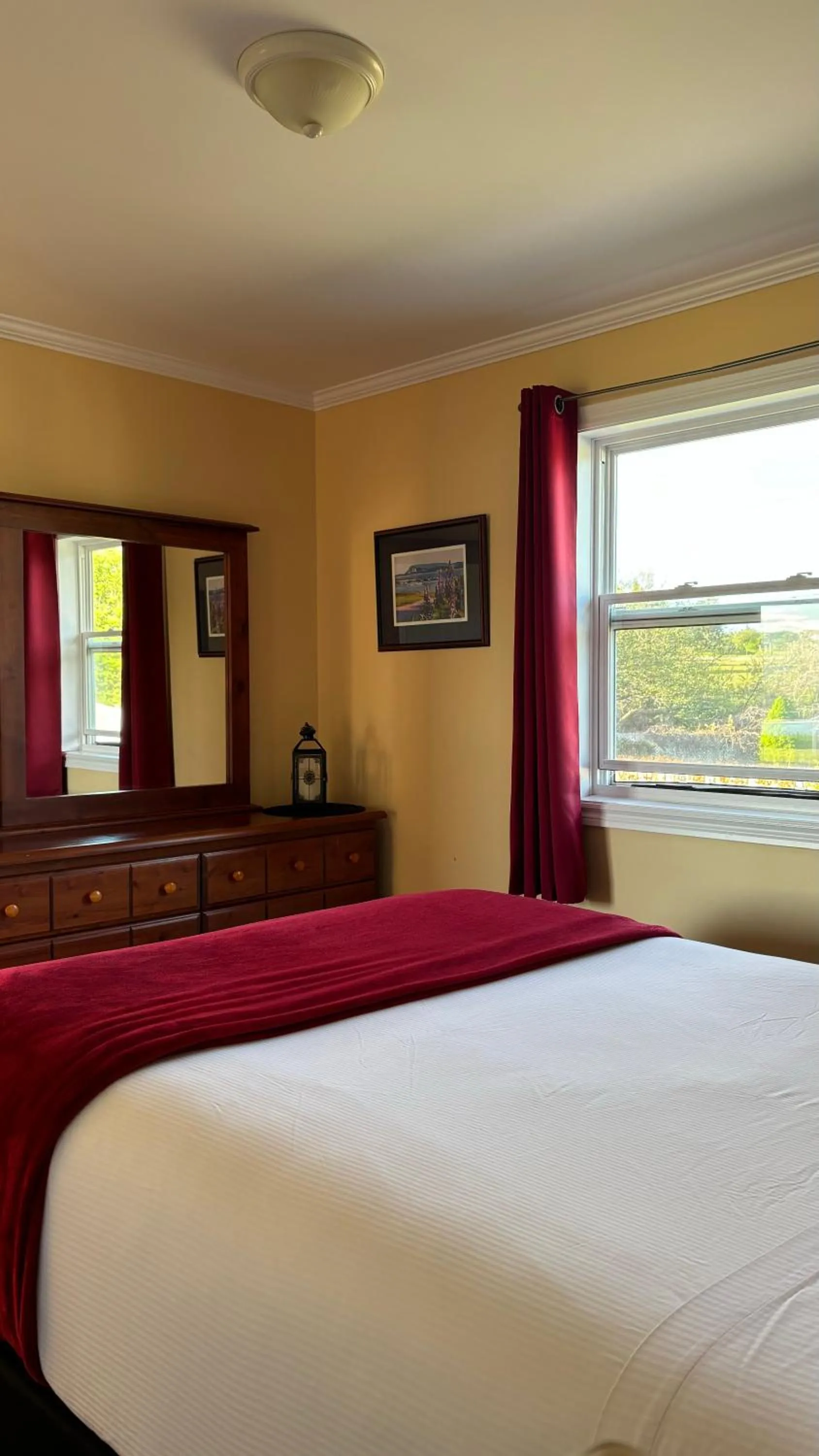 Bedroom, Bed in Seascape Coastal Retreat - 2 ADULTS ONLY - HOT TUB AND WITHOUT HOT TUB OCEANFRONT PROPERTY