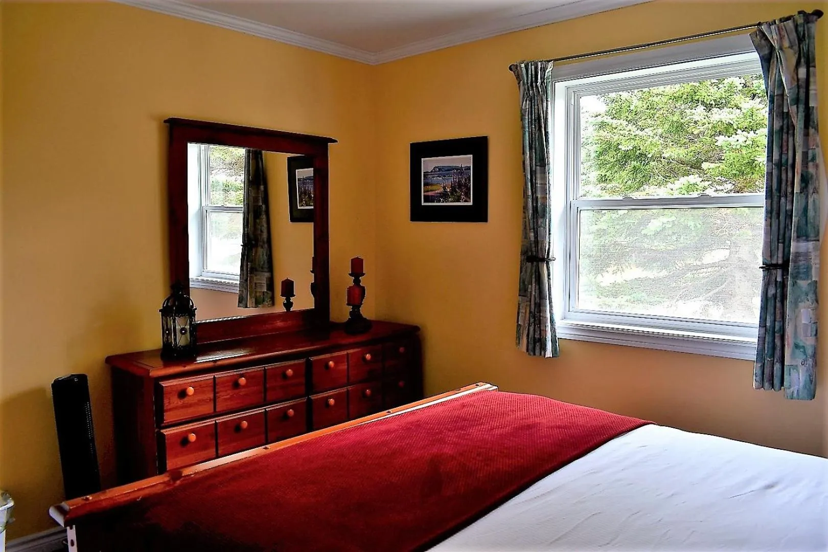 Bedroom, Bed in Seascape Coastal Retreat - 2 ADULTS ONLY - HOT TUB AND WITHOUT HOT TUB OCEANFRONT PROPERTY