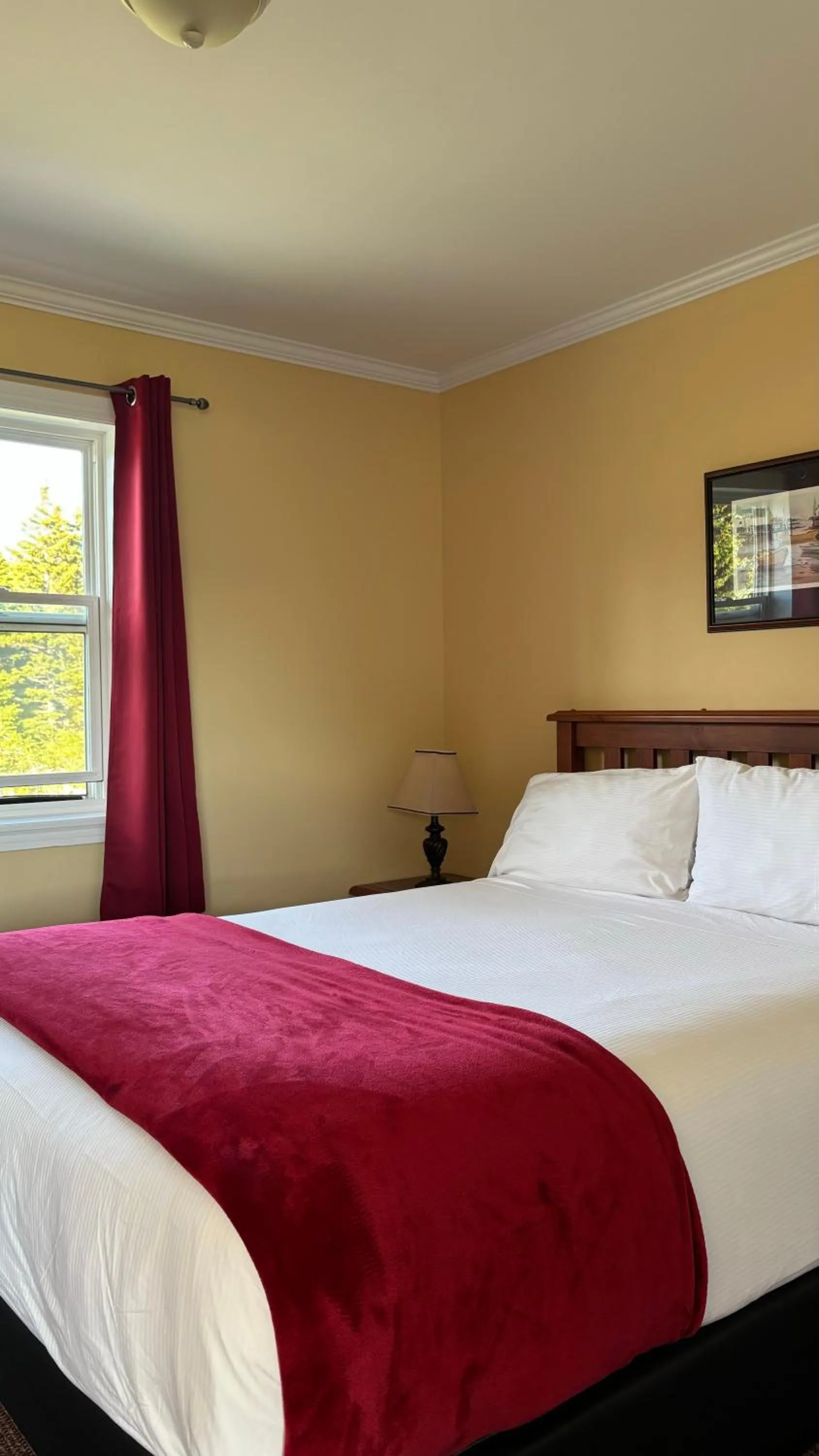 Bed in Seascape Coastal Retreat - 2 ADULTS ONLY - HOT TUB AND WITHOUT HOT TUB OCEANFRONT PROPERTY