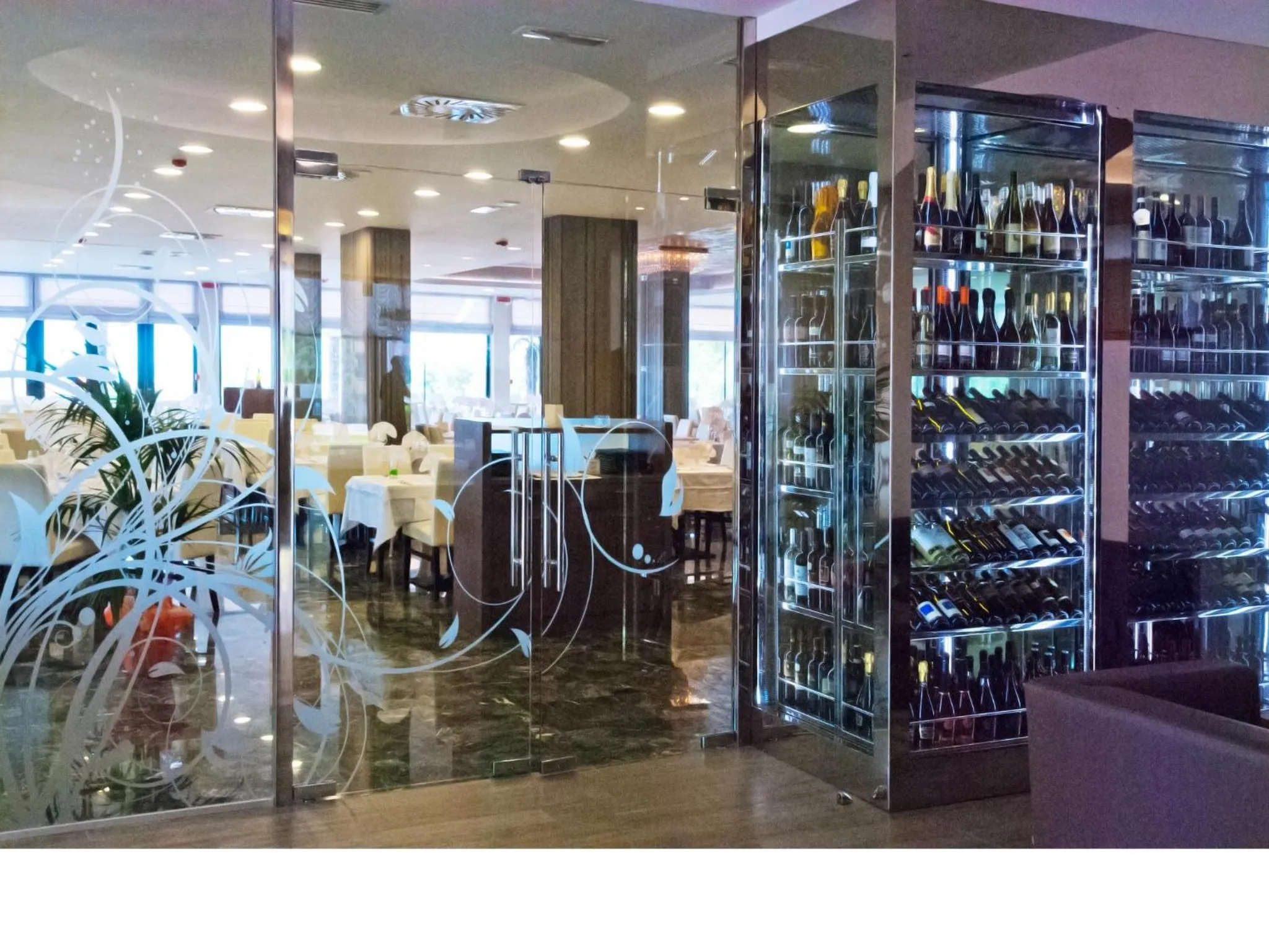 Restaurant/places to eat in Hotel Italy