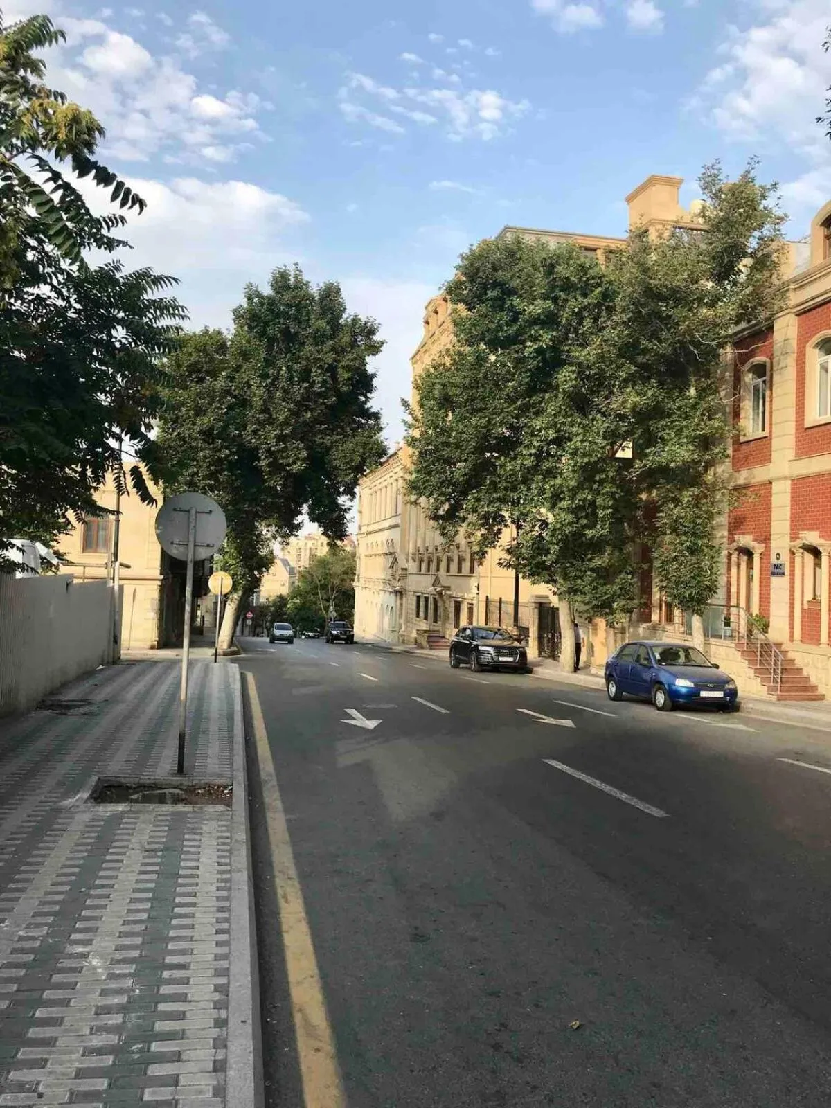 Day in Panoramic 2BR Flame Towers View Old City Nizami St