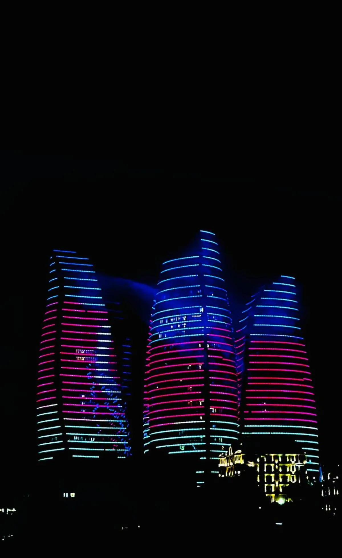 Night in Panoramic 2BR Flame Towers View Old City Nizami St