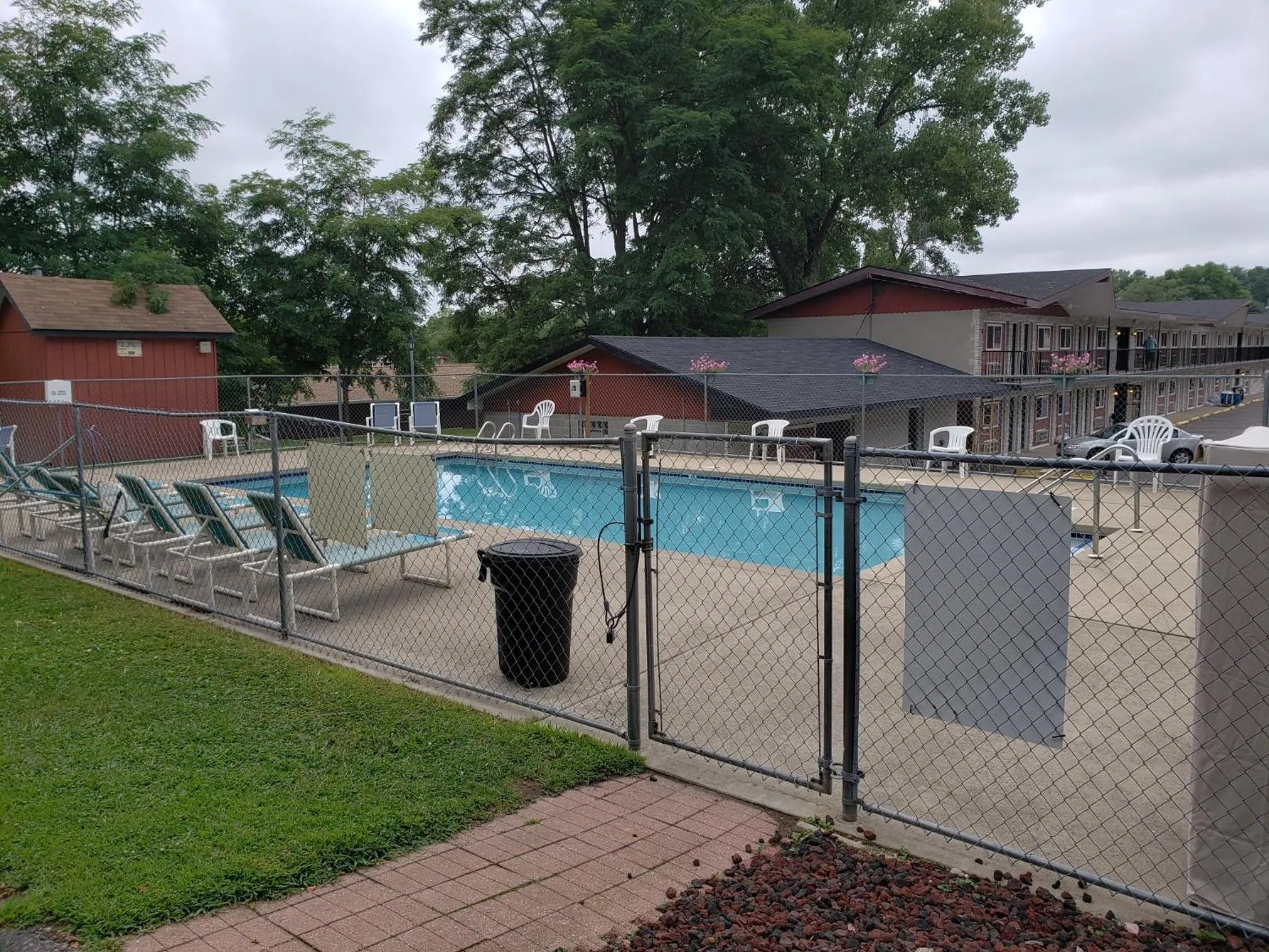 Swimming pool in Woodside Dells Hotel & Suites