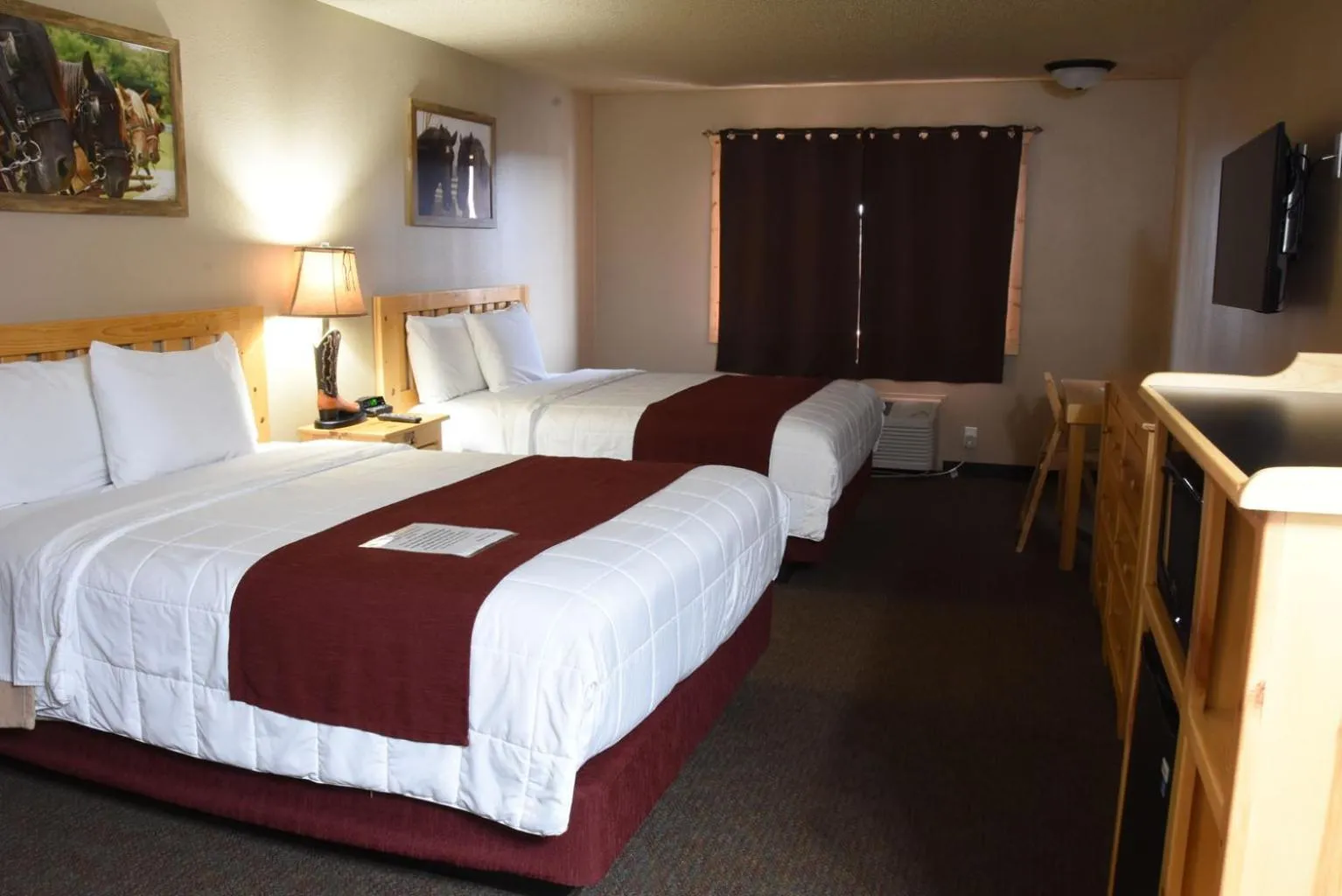 Bedroom, Bed in Woodside Dells Hotel & Suites