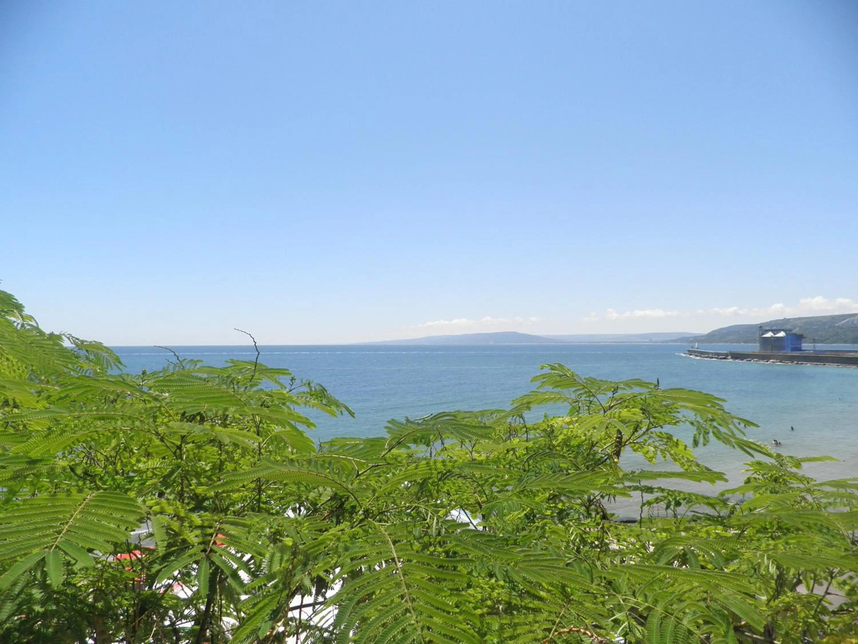 Day in Hotel Oasis - Beach Access