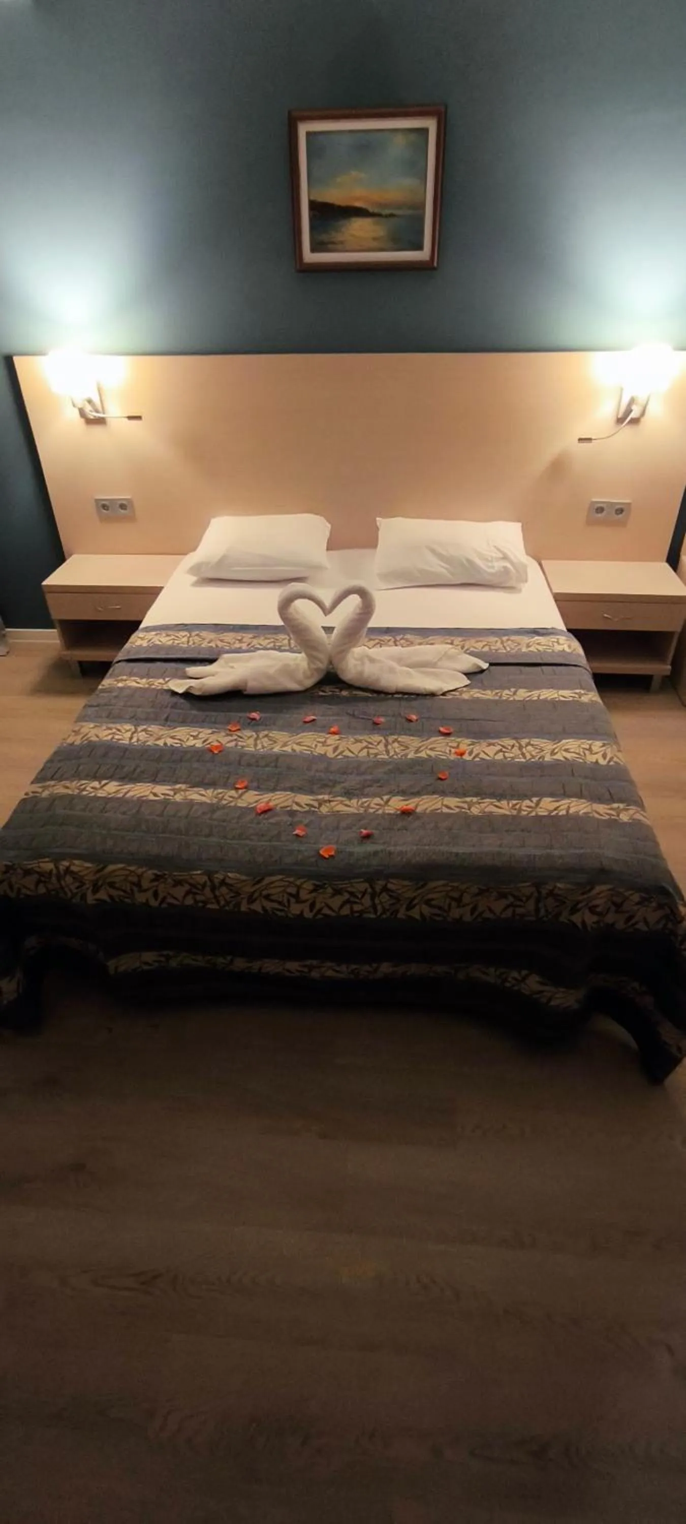 Bedroom, Bed in Hotel Oasis - Beach Access