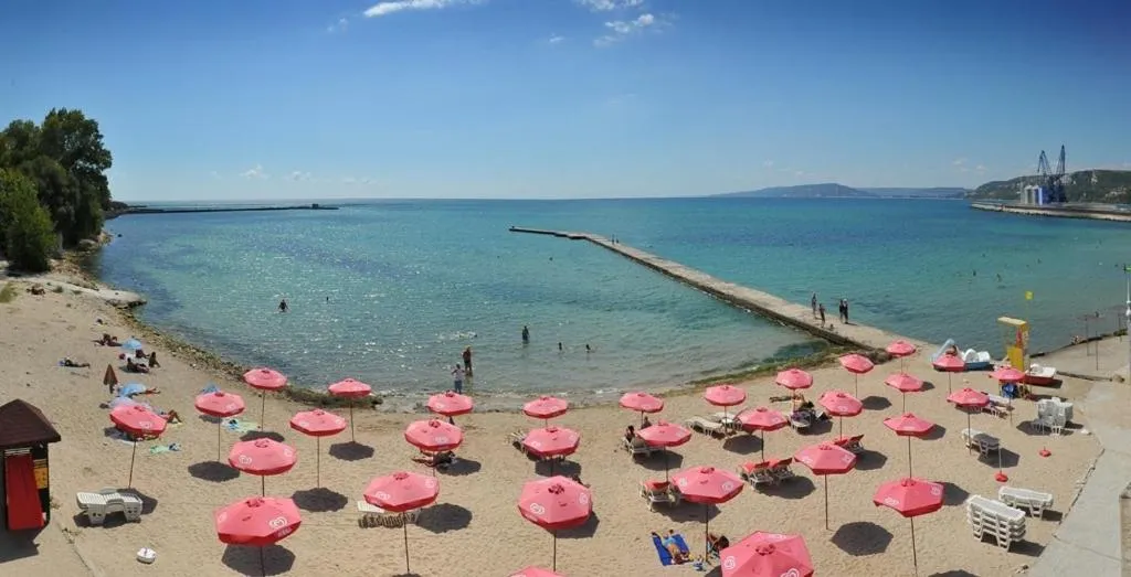 Day in Hotel Oasis - Beach Access