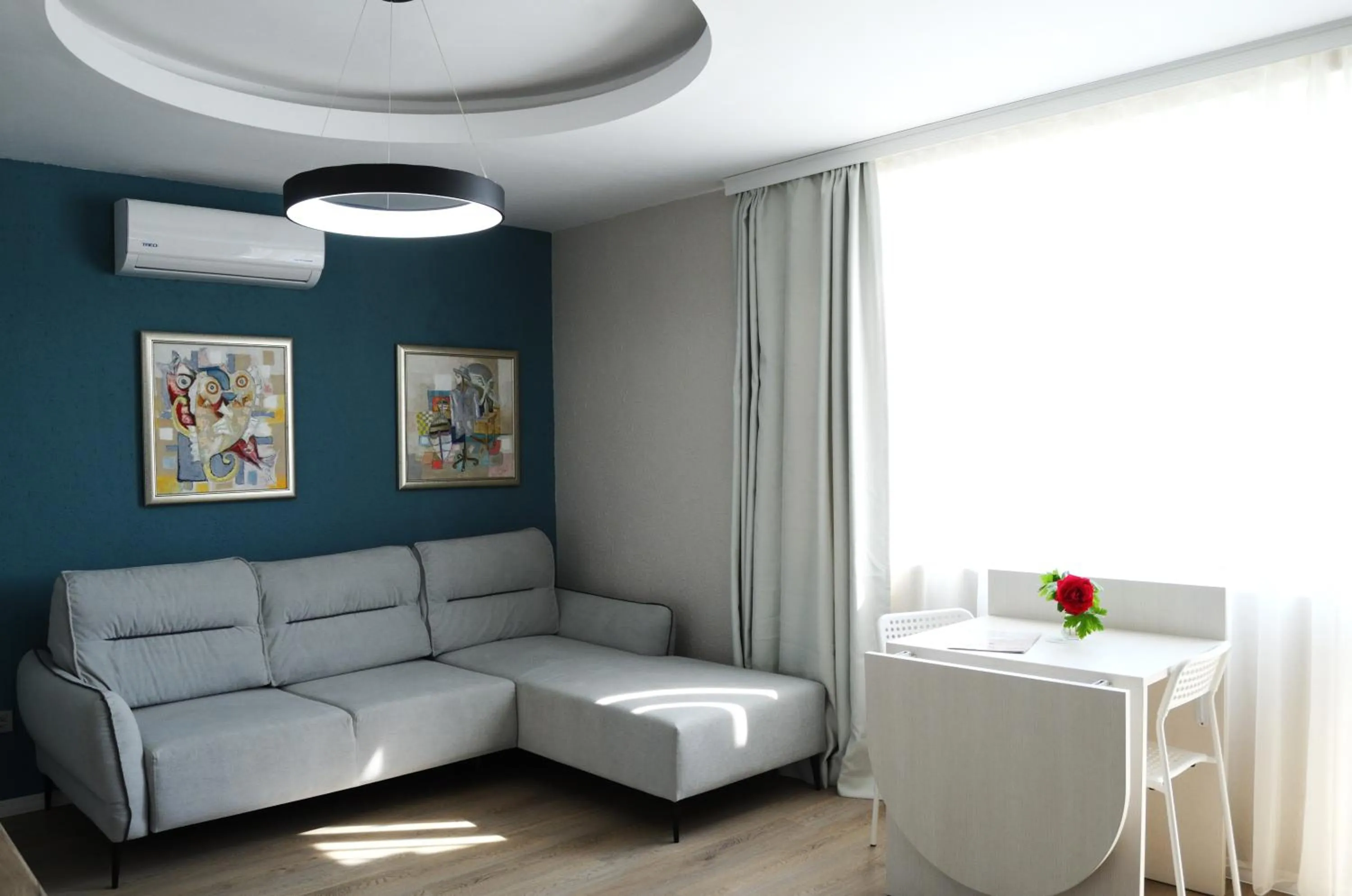 Communal lounge/ TV room in Hotel Oasis - Beach Access