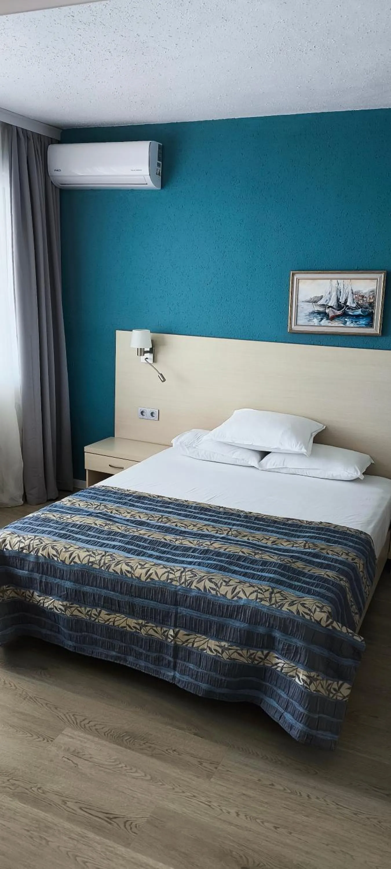 Bedroom in Hotel Oasis - Beach Access