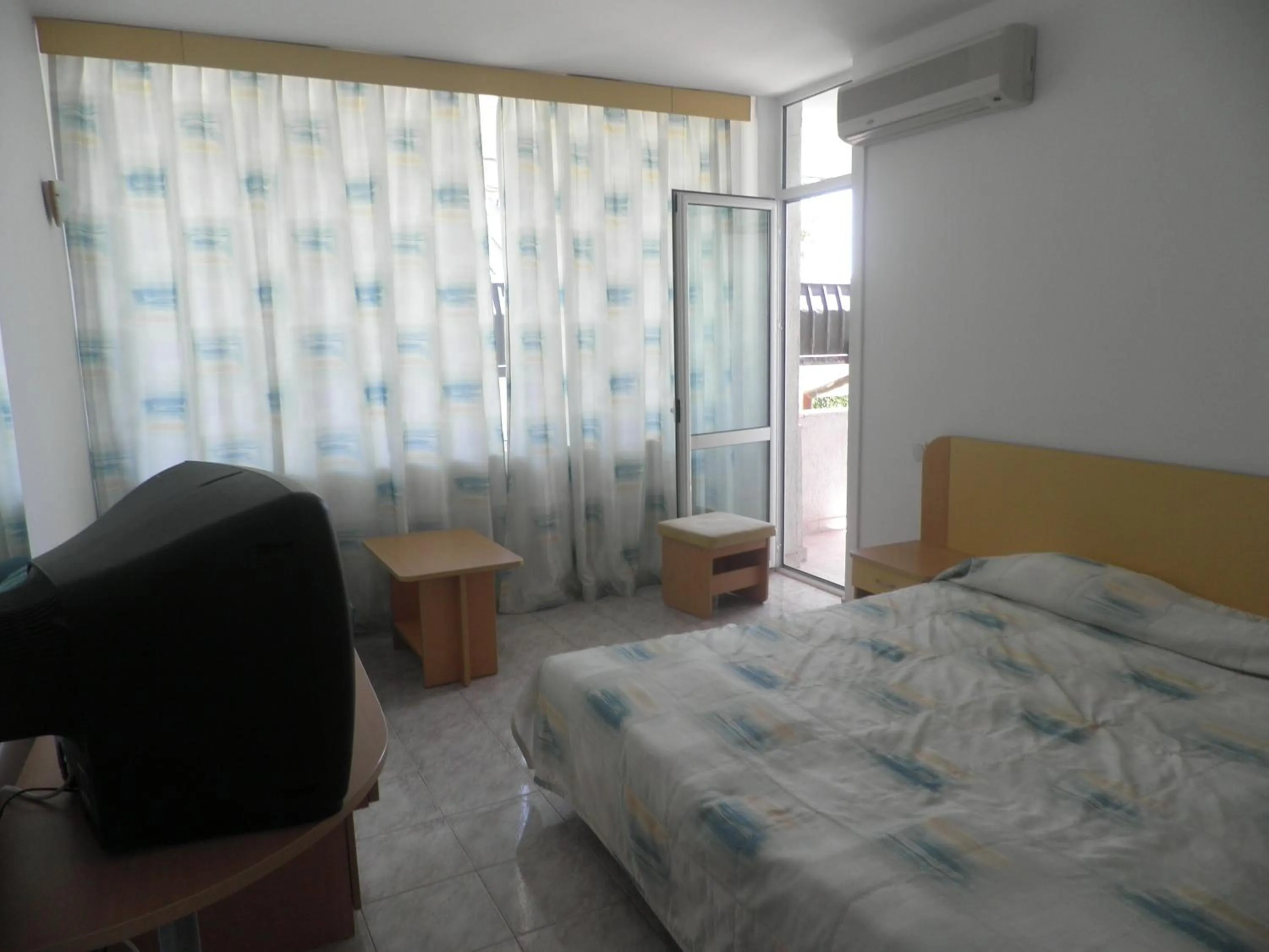 Day in Hotel Oasis - Beach Access