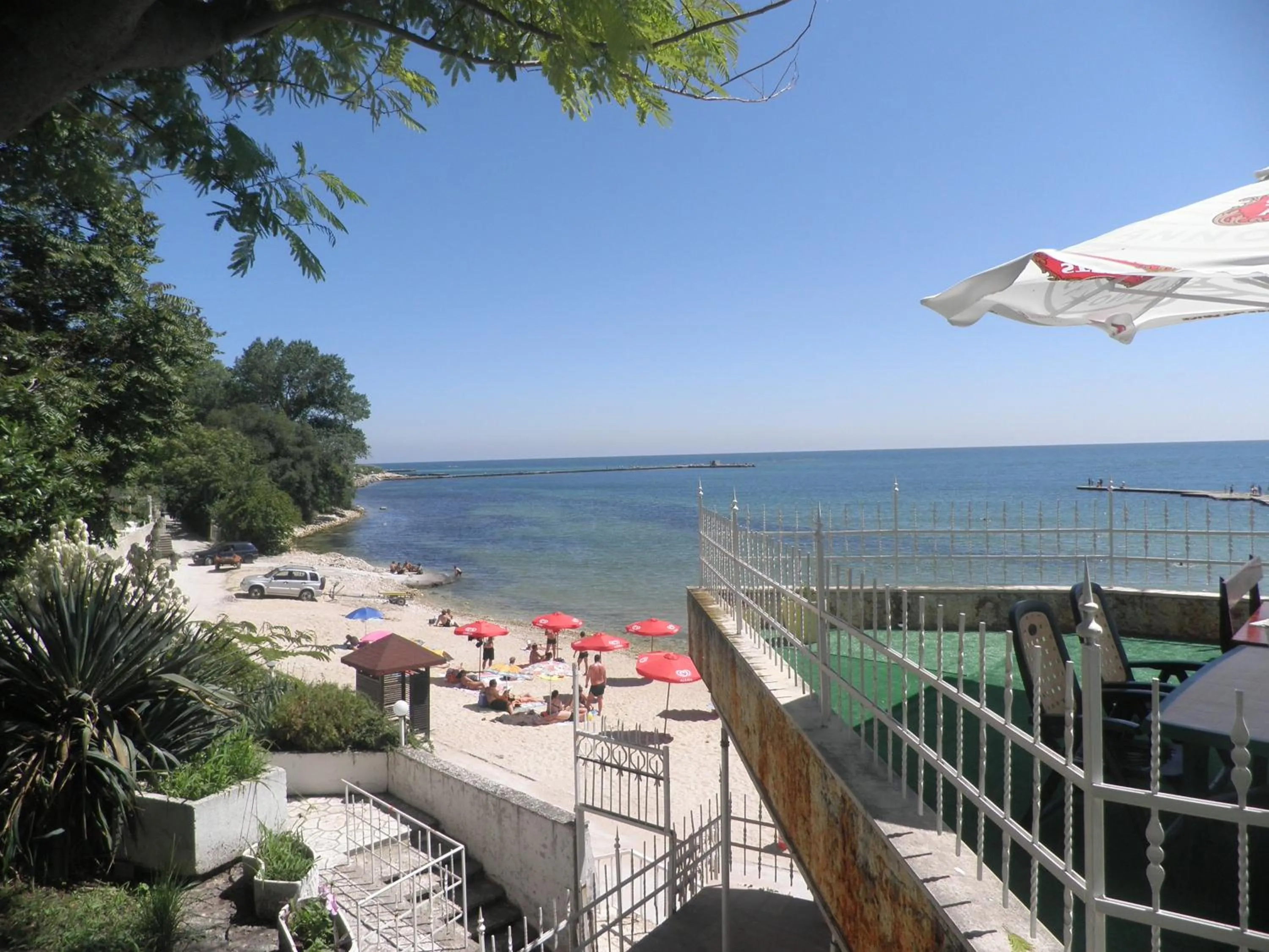 Day in Hotel Oasis - Beach Access