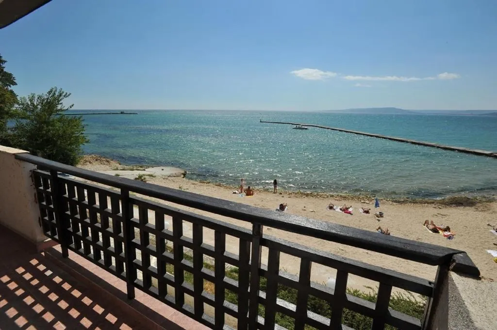 Day in Hotel Oasis - Beach Access