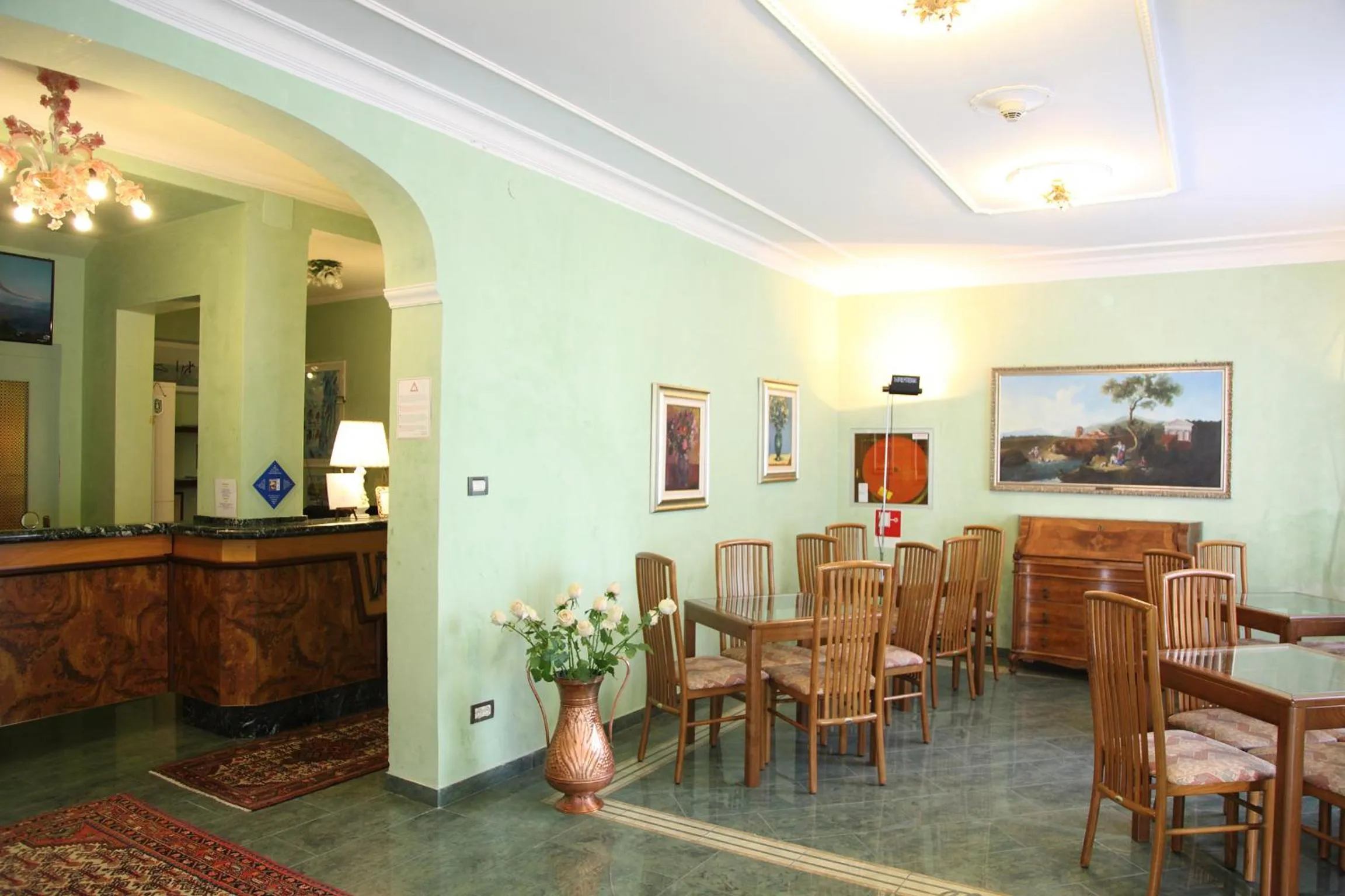 Communal lounge/ TV room in Hotel Villa Rosa