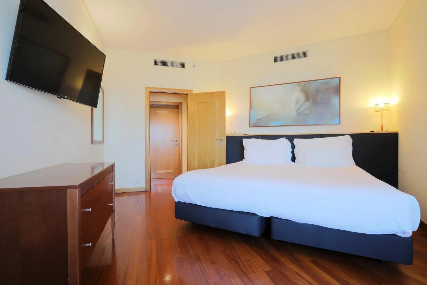 Bed in MS Aparthotel