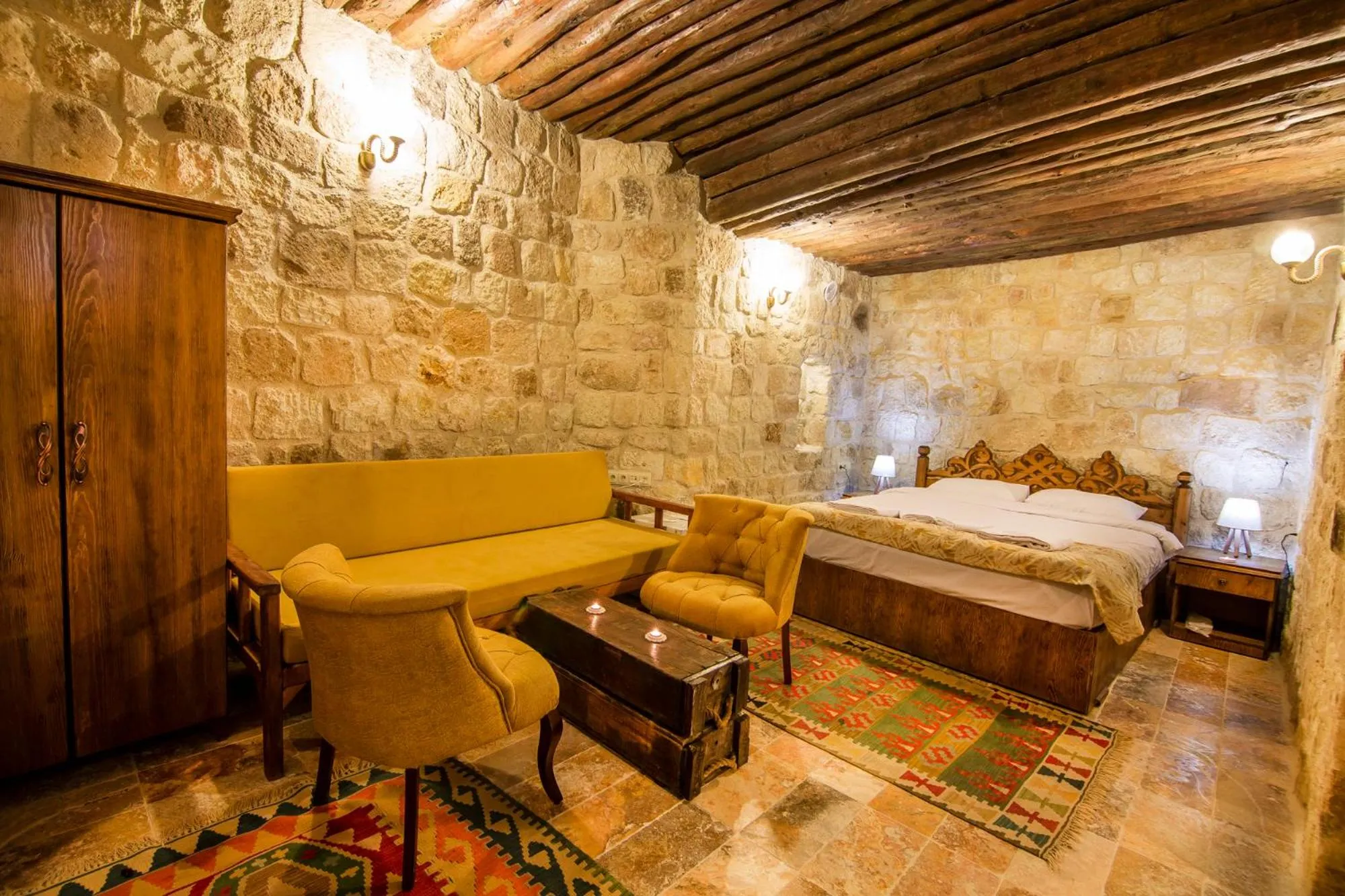 Photo of the whole room, Bed in kayadibi cave hotel