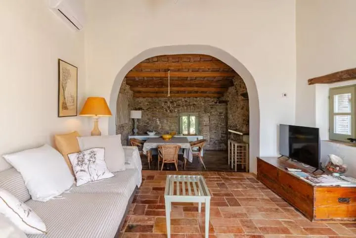 TV and multimedia in Can Bassa