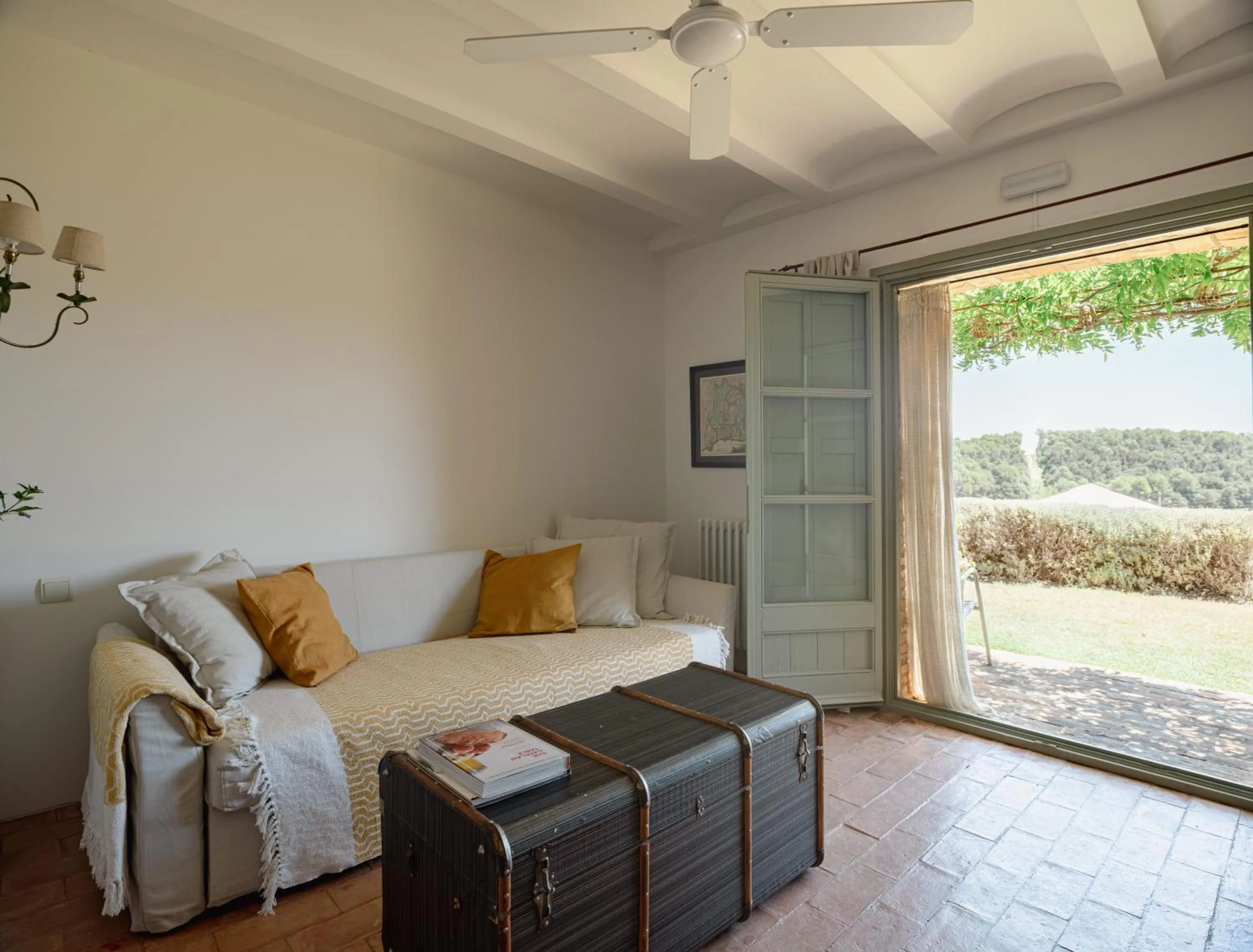 Living room, Bed in Can Bassa