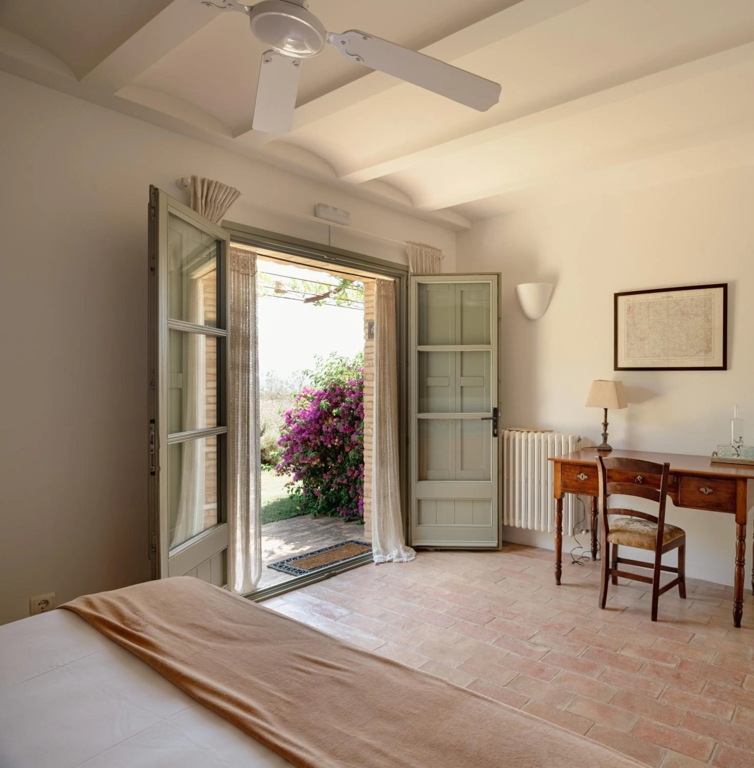 Photo of the whole room, Bed in Can Bassa