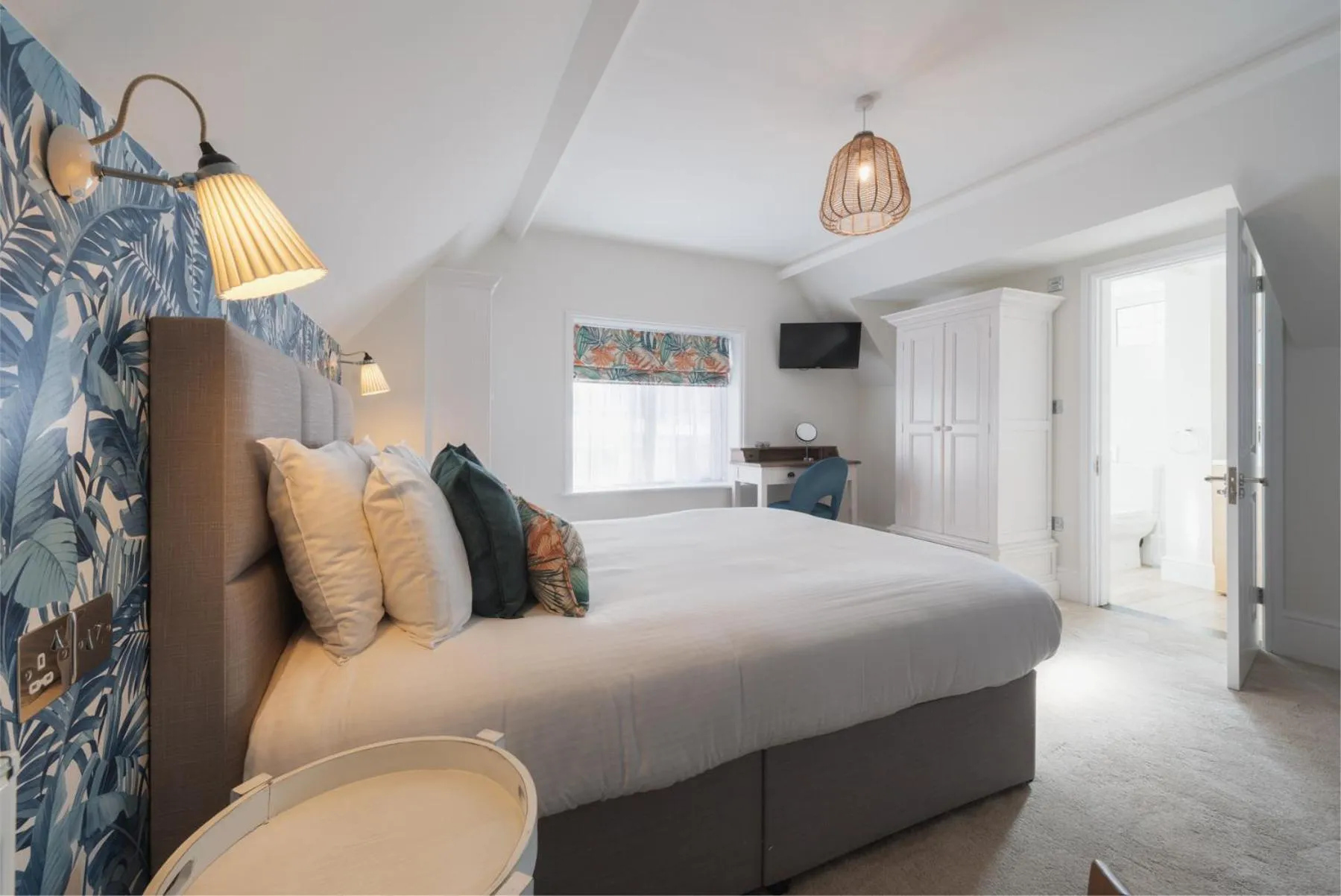 Bed in Florence Suite Boutique Hotel and Restaurant