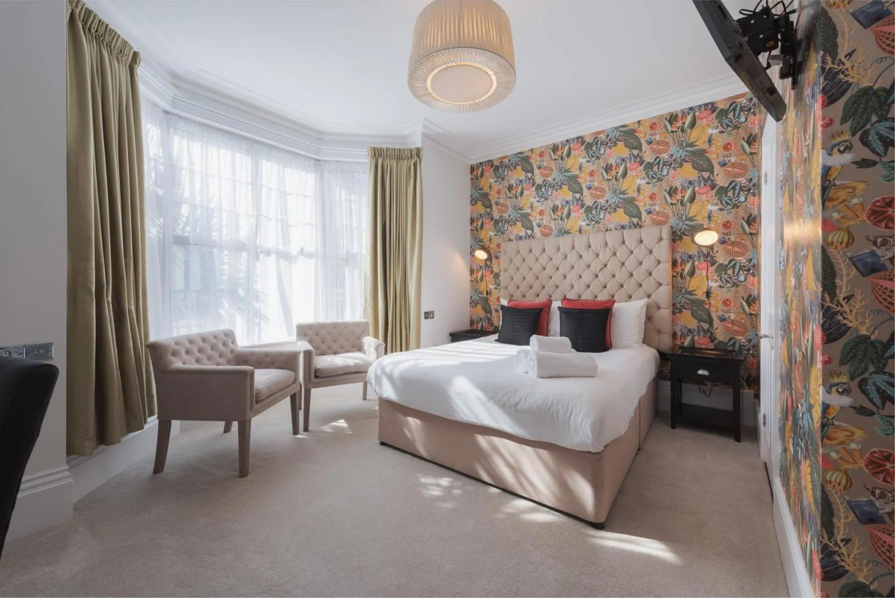 Bed in Florence Suite Boutique Hotel and Restaurant