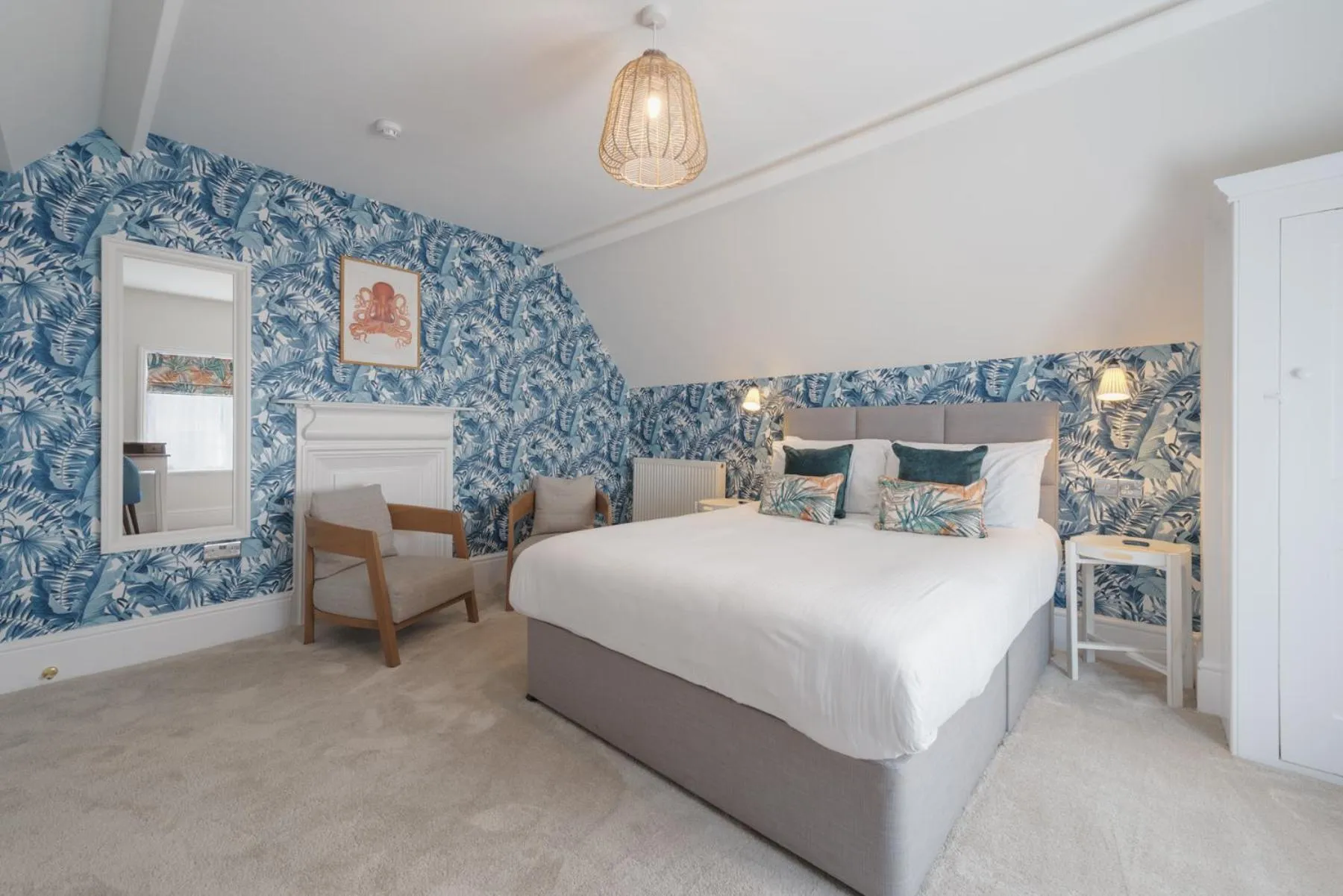 Bed in Florence Suite Boutique Hotel and Restaurant