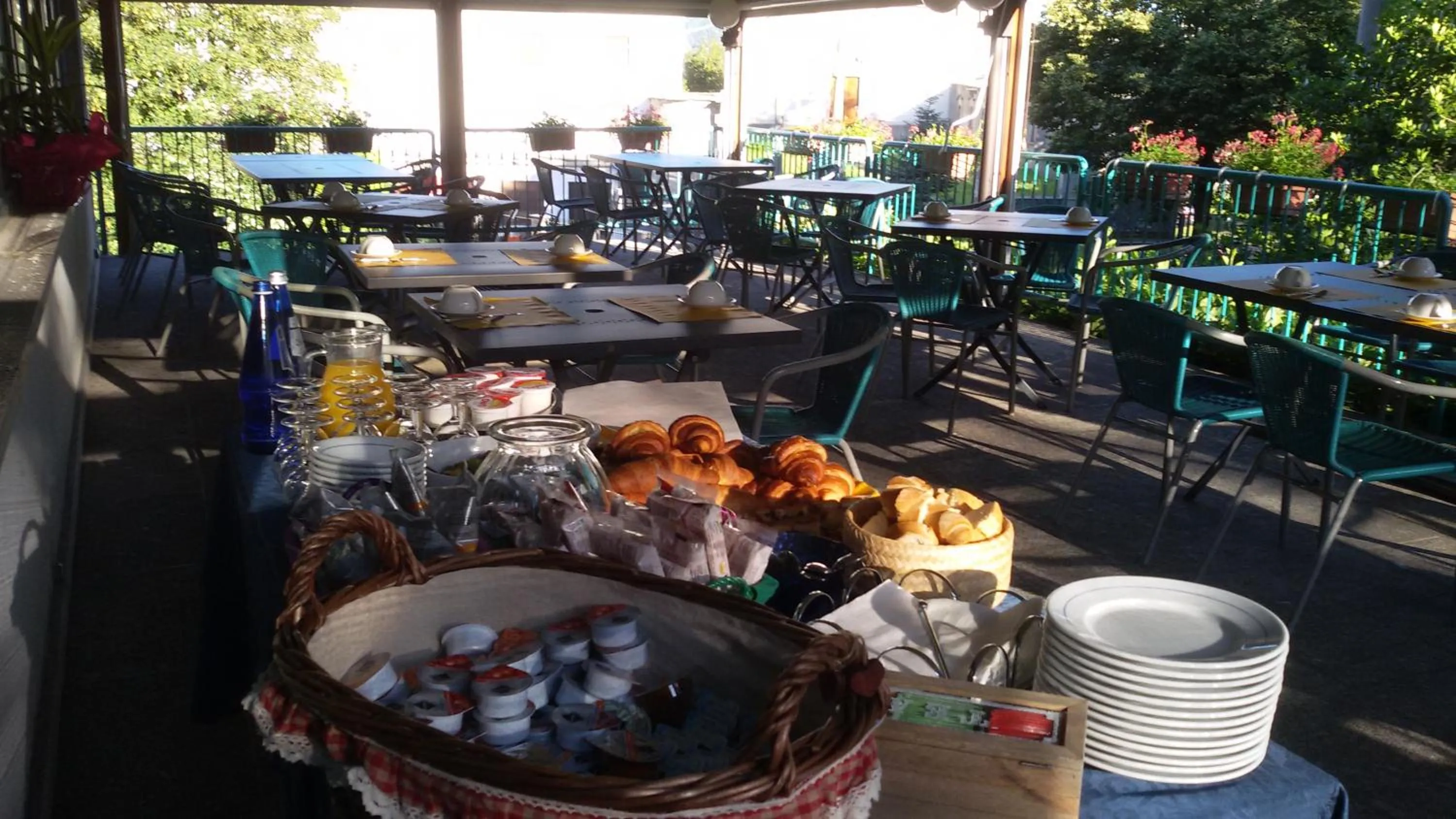 Restaurant/places to eat in Hotel National