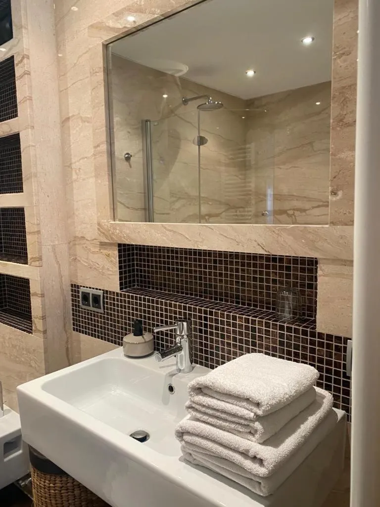 Bathroom in Zimmer Room Trogir Kastela Split