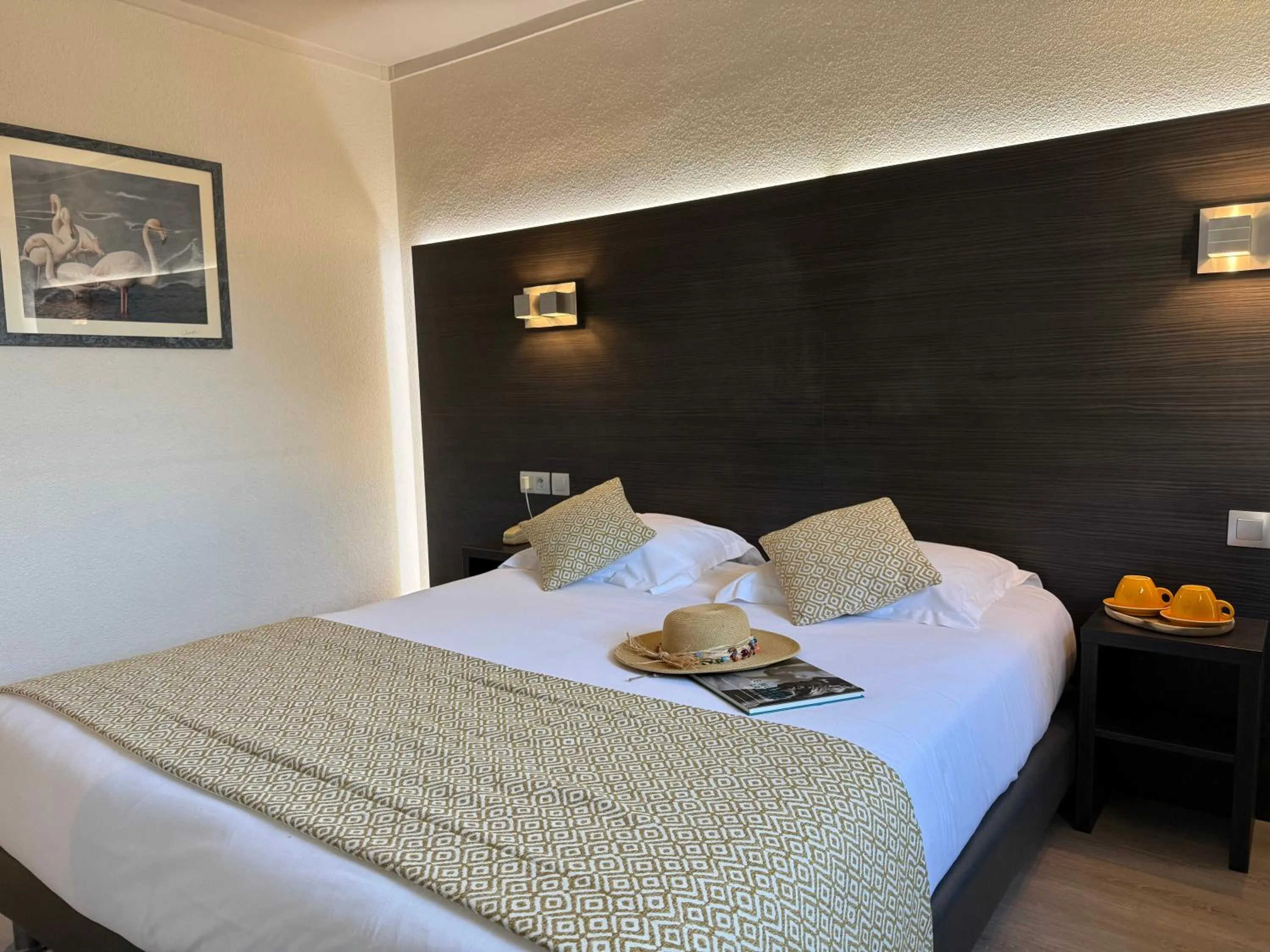 Photo of the whole room, Bed in Le Cheval Blanc