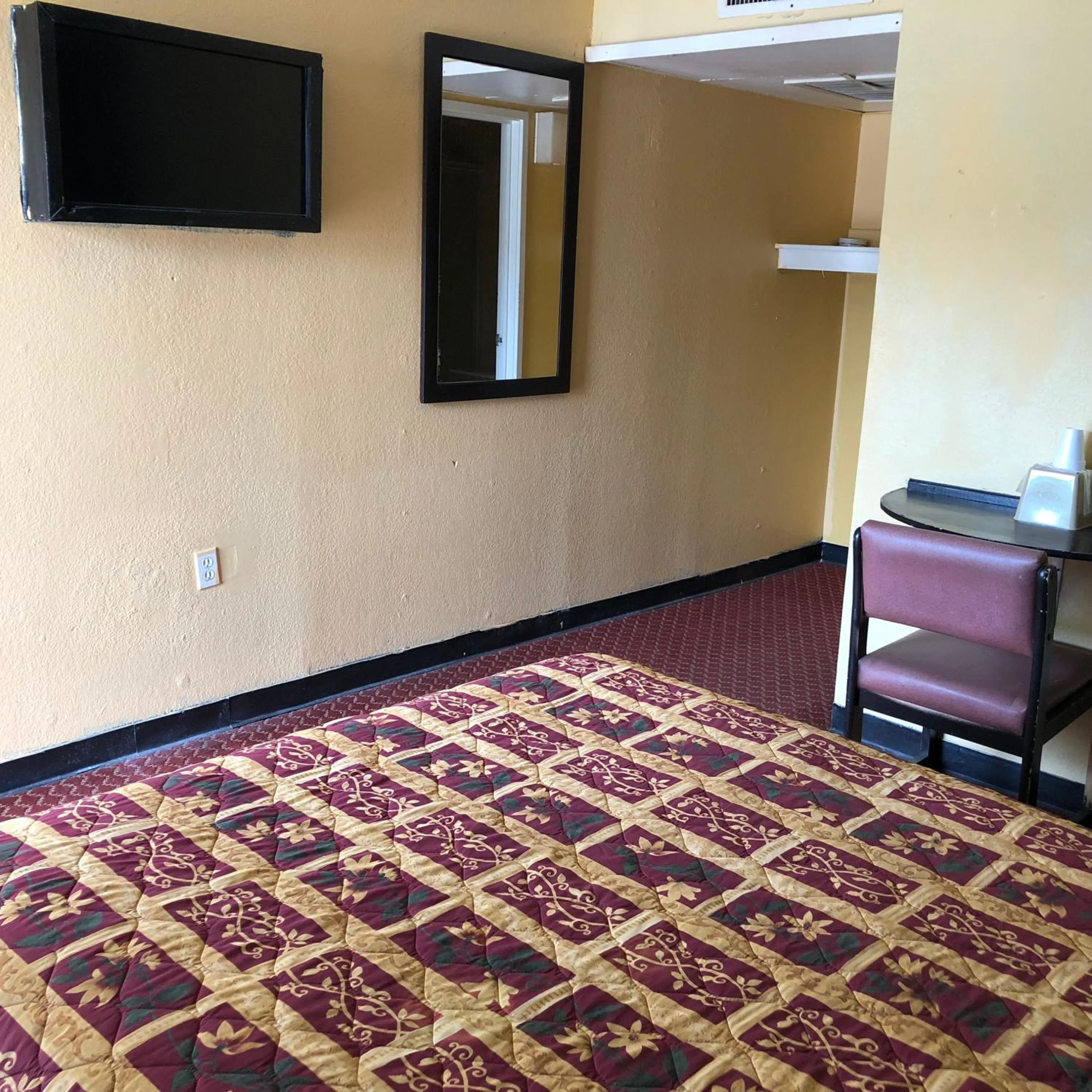 Bedroom in Country Host Inn