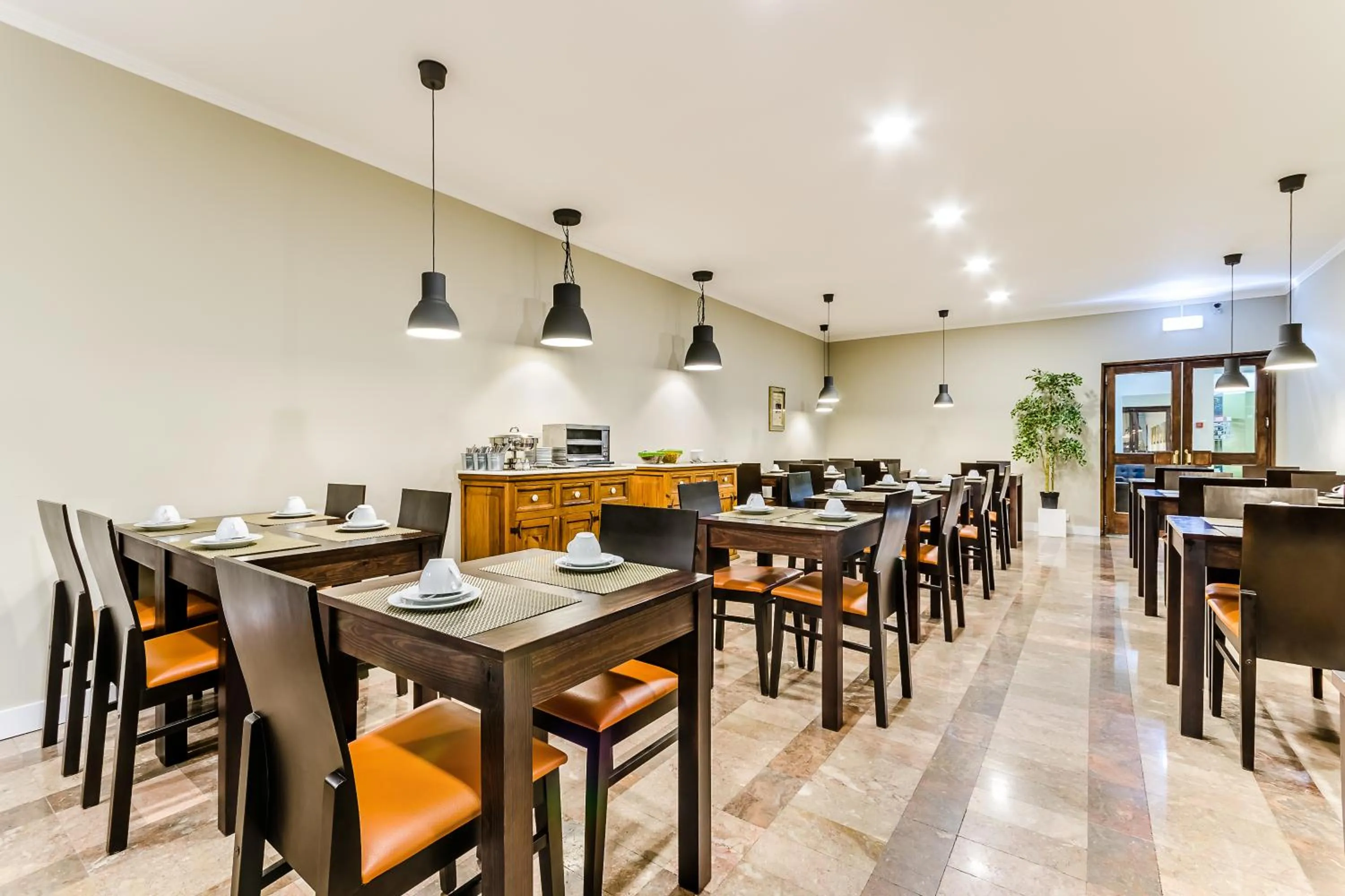 Restaurant/places to eat in Hotel Flamingo