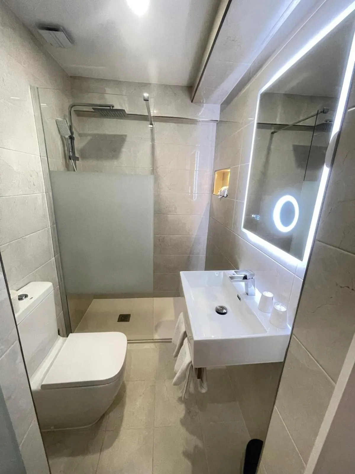 Shower in Hotel Flamingo