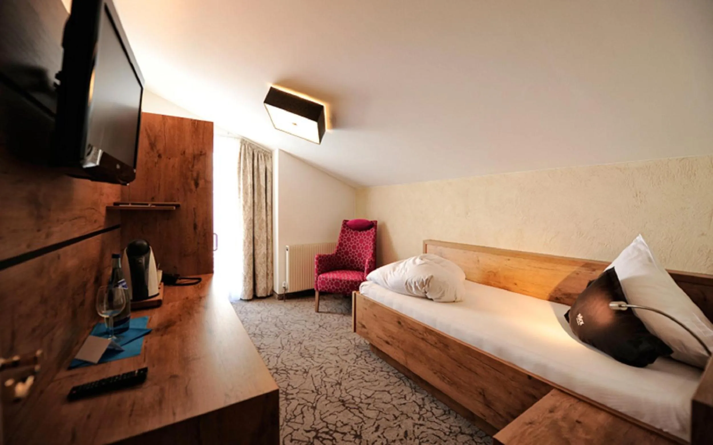 Photo of the whole room, Bed in Hotel Röck Garni