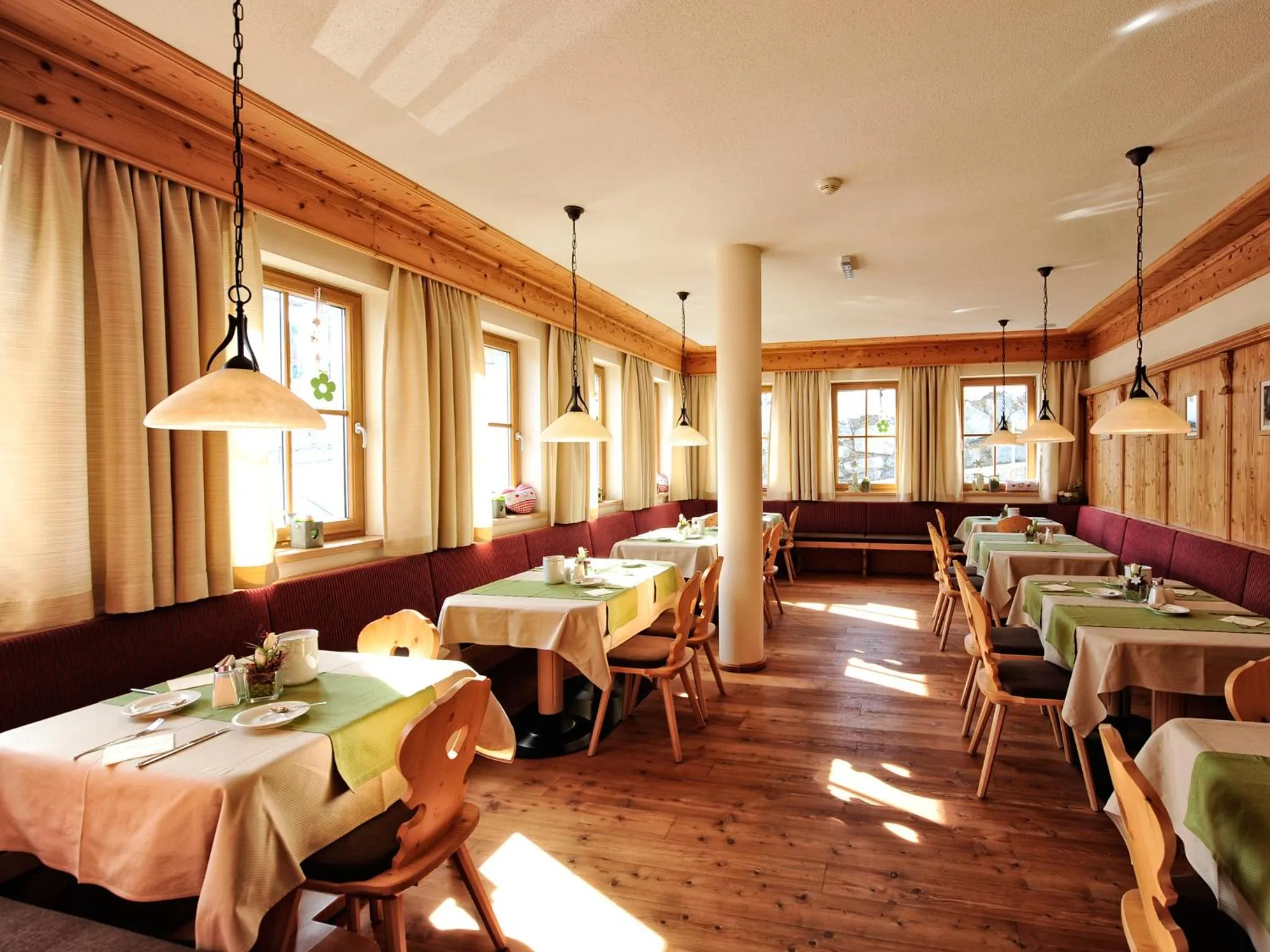 Restaurant/places to eat in Hotel Röck Garni