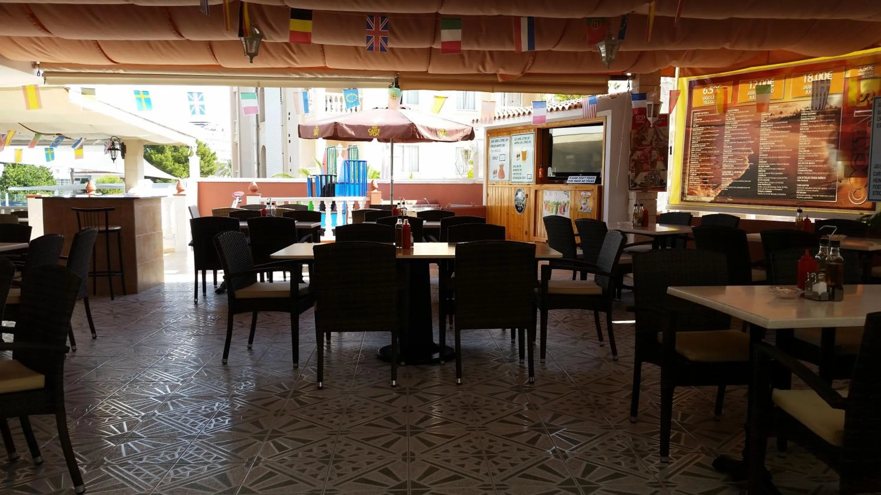 Restaurant/places to eat in Apartamentos Vista al Puerto
